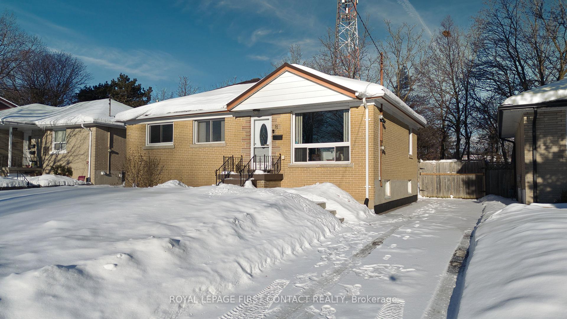 Photo 2 of 8 Agnes Street, Barrie, City Centre — HOMEH