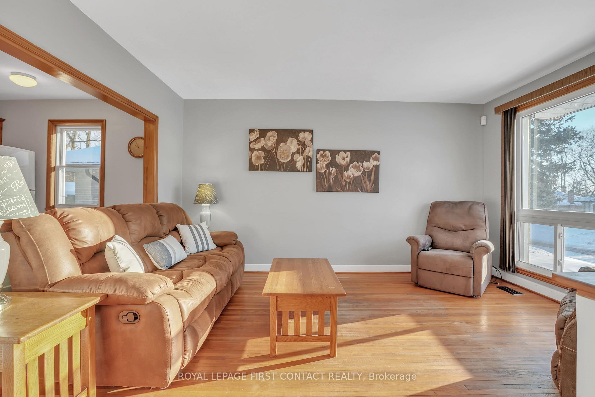 Photo 5 of 8 Agnes Street, Barrie, City Centre — HOMEH