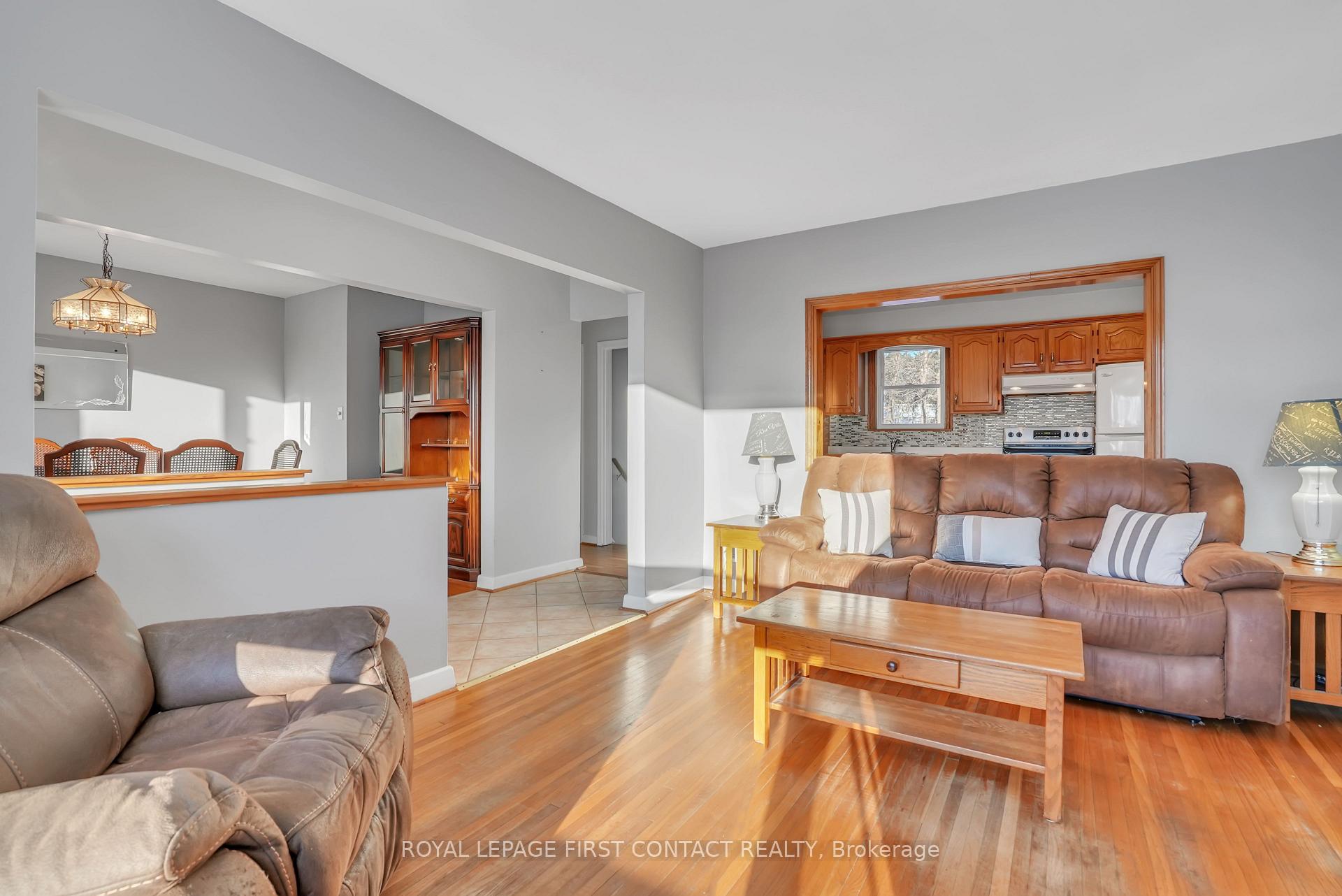 Photo 6 of 8 Agnes Street, Barrie, City Centre — HOMEH