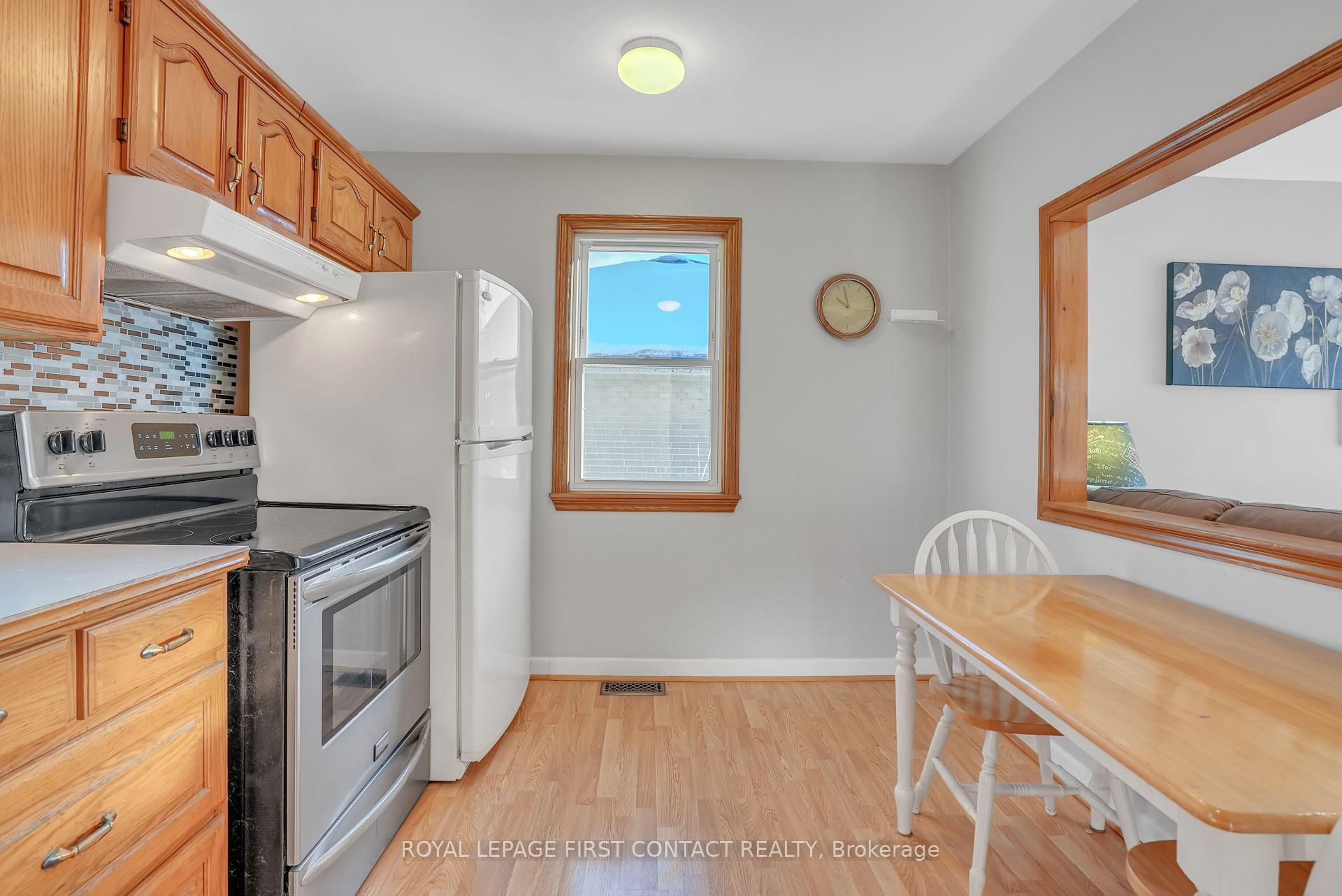 Photo 10 of 8 Agnes Street, Barrie, City Centre — HOMEH