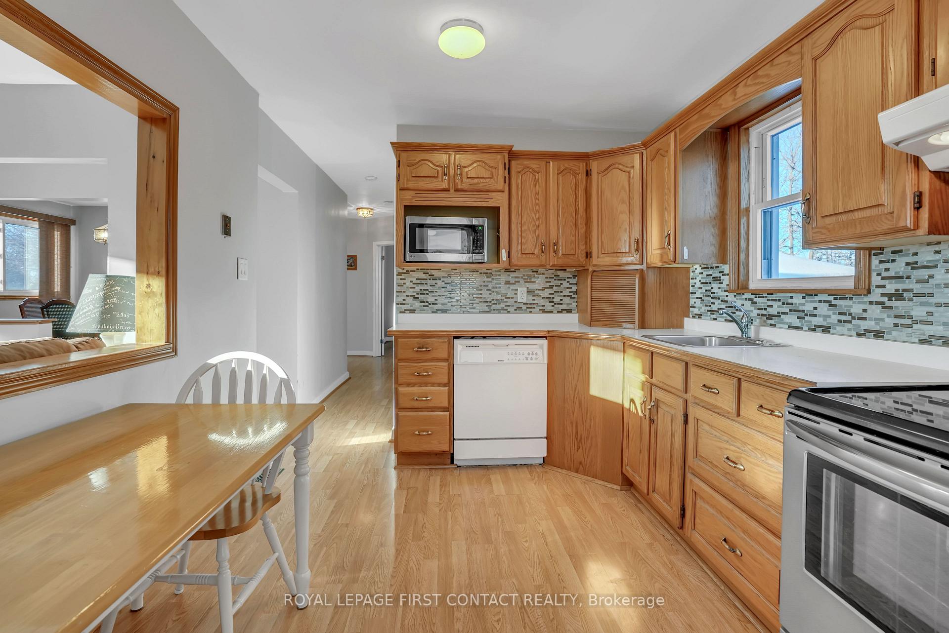 Photo 12 of 8 Agnes Street, Barrie, City Centre — HOMEH