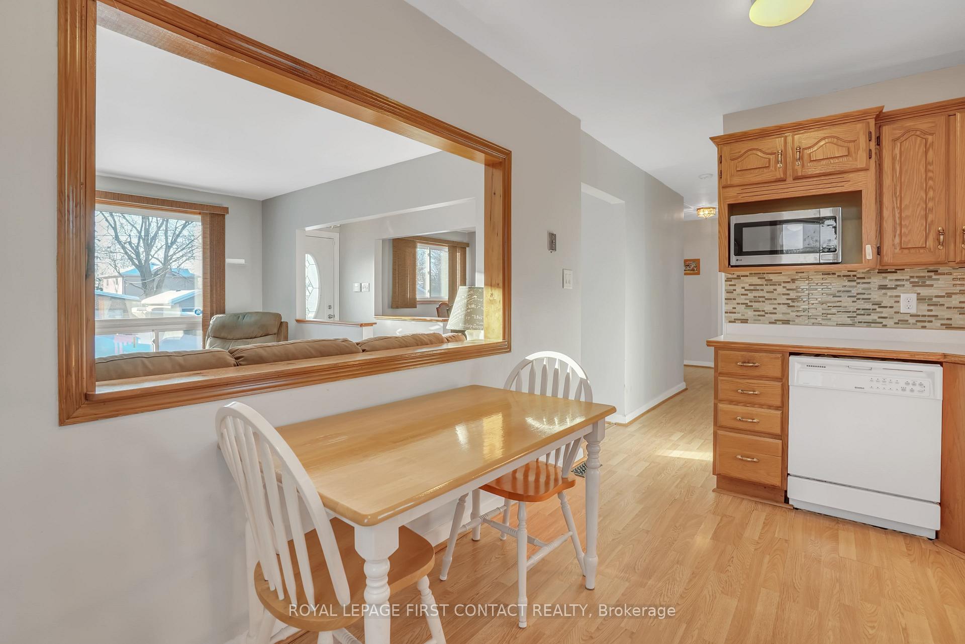 Photo 13 of 8 Agnes Street, Barrie, City Centre — HOMEH