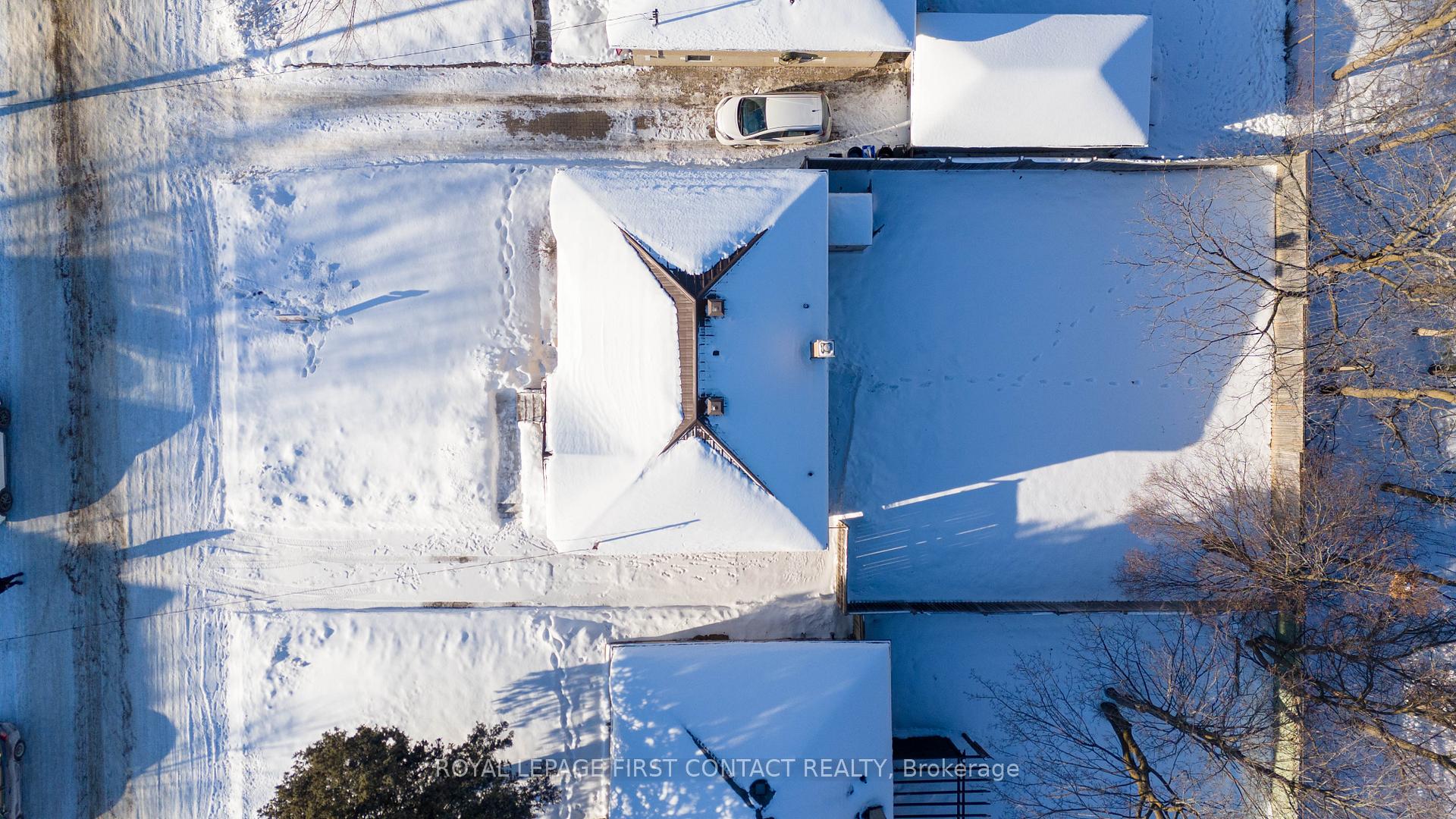 Photo 33 of 8 Agnes Street, Barrie, City Centre — HOMEH