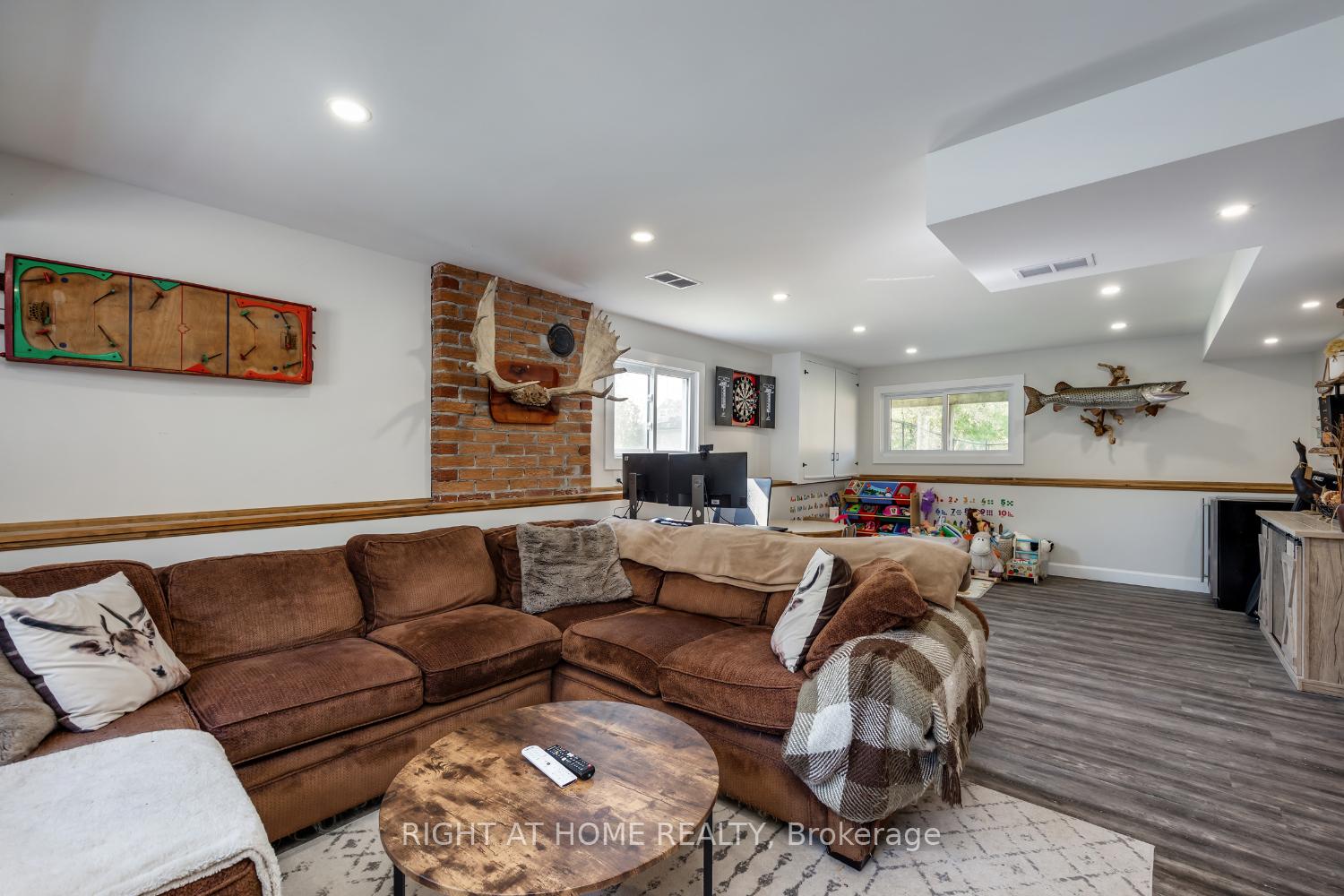 Photo 23 of 420 Parkhill Road E, Douro-Dummer — HOMEH