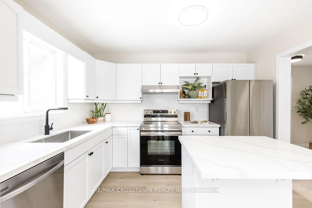Photo 6 of 45 Nicklaus Drive, Barrie, East Bayfield — HOMEH
