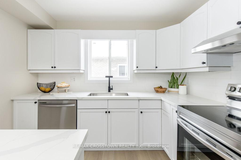 Photo 8 of 45 Nicklaus Drive, Barrie, East Bayfield — HOMEH