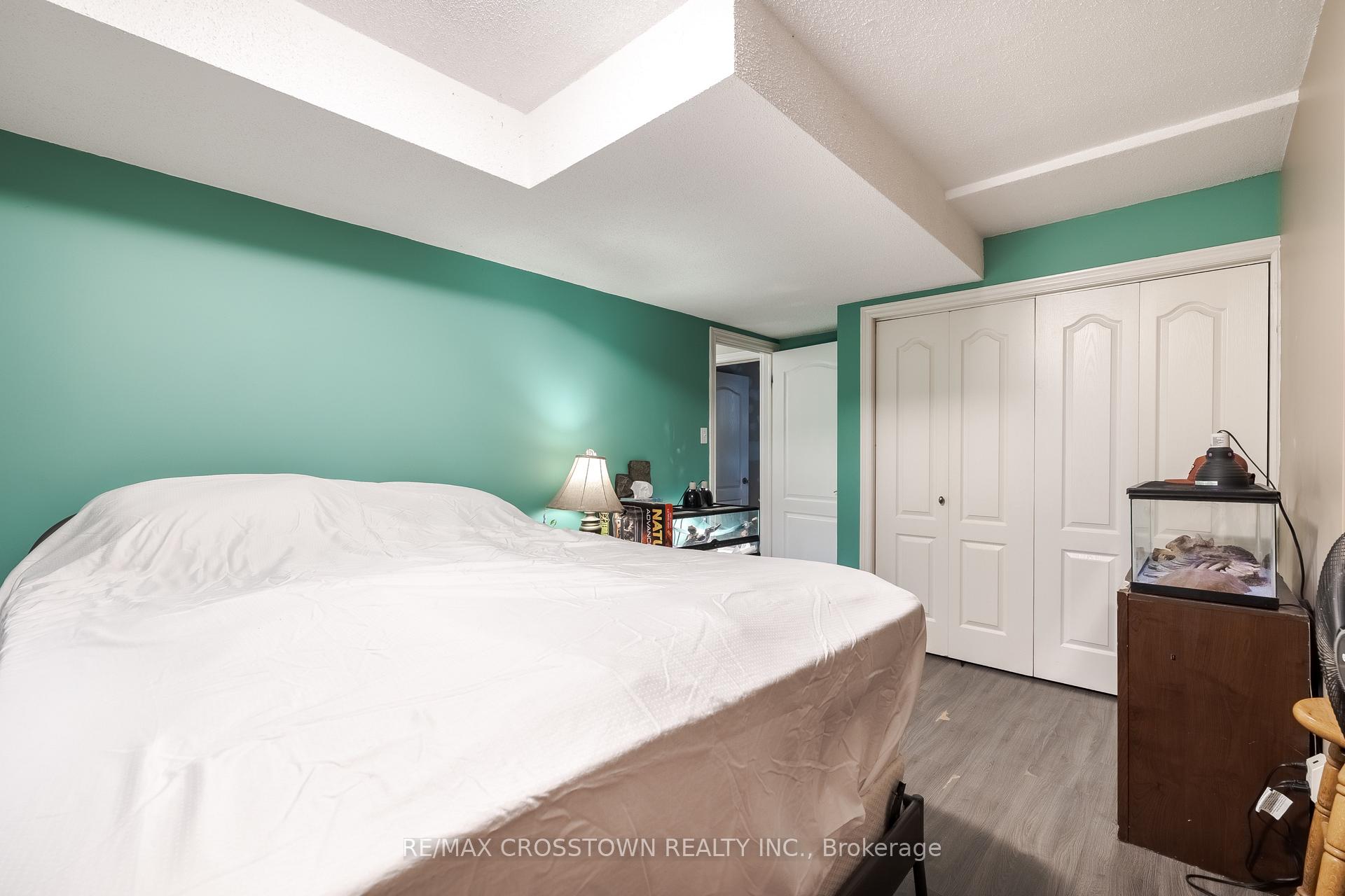 Photo 31 of 38 Crompton Drive, Barrie, Little Lake — HOMEH