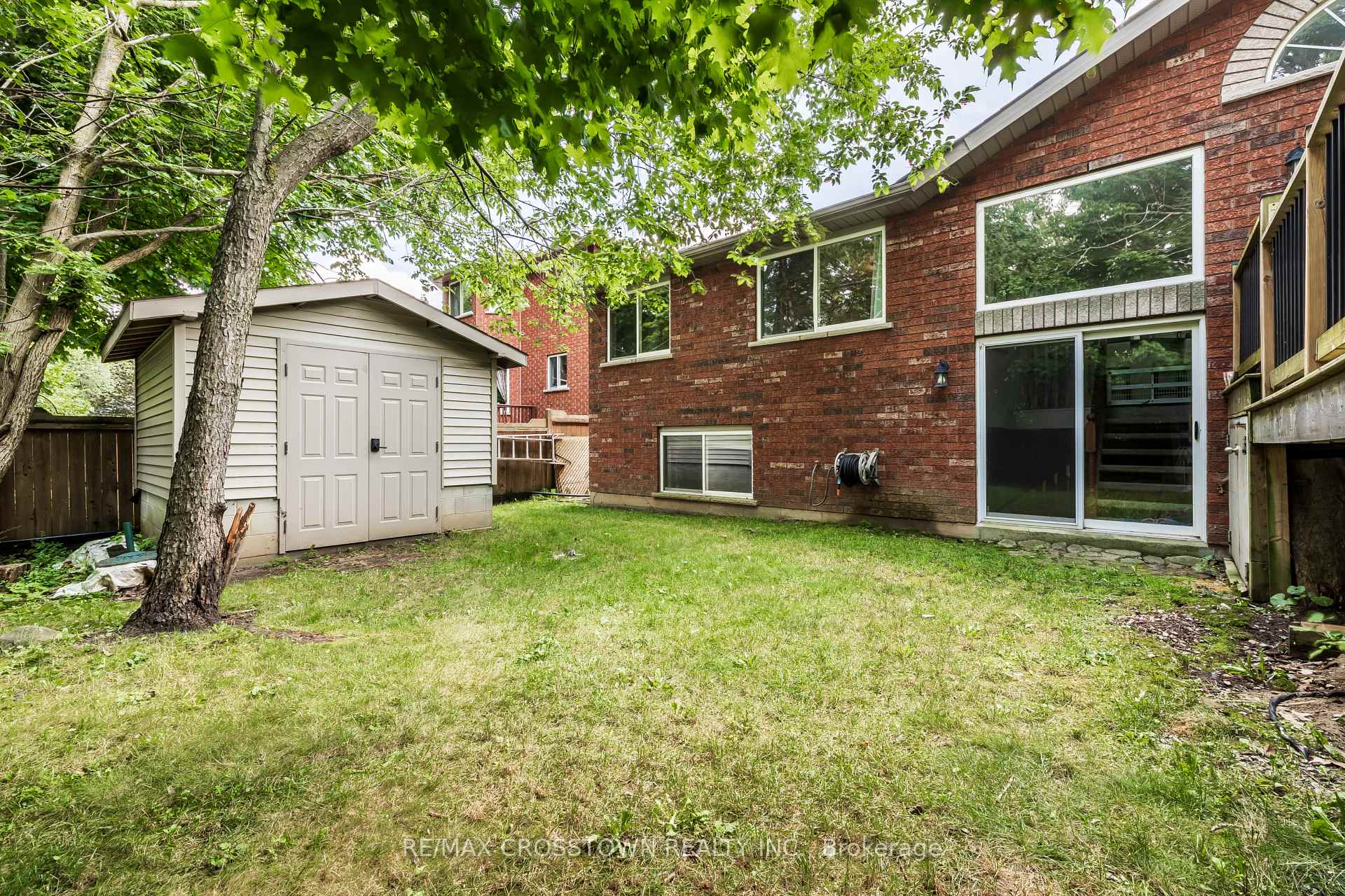 Photo 36 of 38 Crompton Drive, Barrie, Little Lake — HOMEH