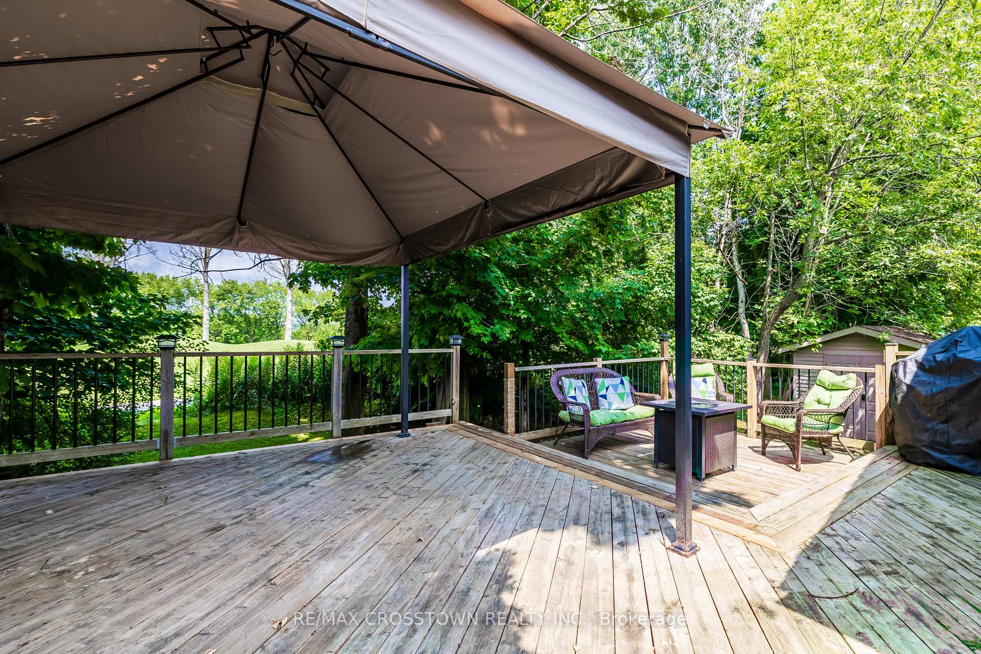 Photo 37 of 38 Crompton Drive, Barrie, Little Lake — HOMEH