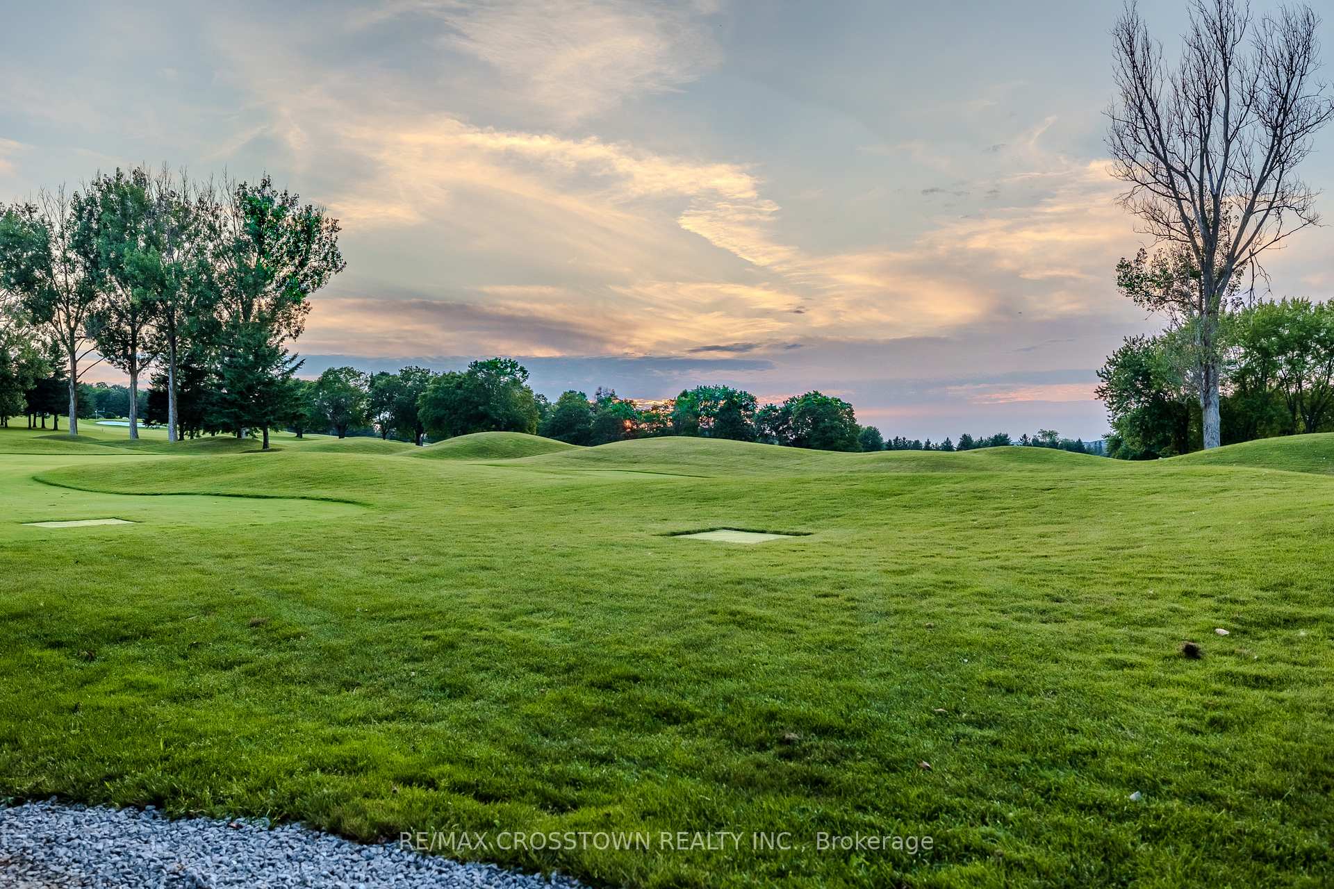 Photo 38 of 38 Crompton Drive, Barrie, Little Lake — HOMEH