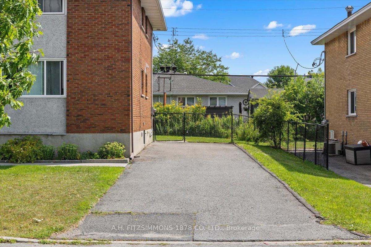 Photo 3 of 1217 Cameo Drive, Ottawa, Copeland Park — HOMEH