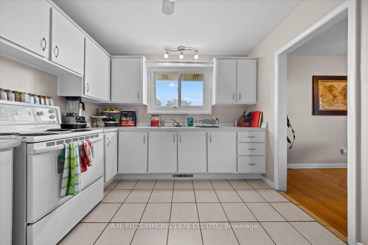 Photo 11 of 1217 Cameo Drive, Ottawa, Copeland Park — HOMEH
