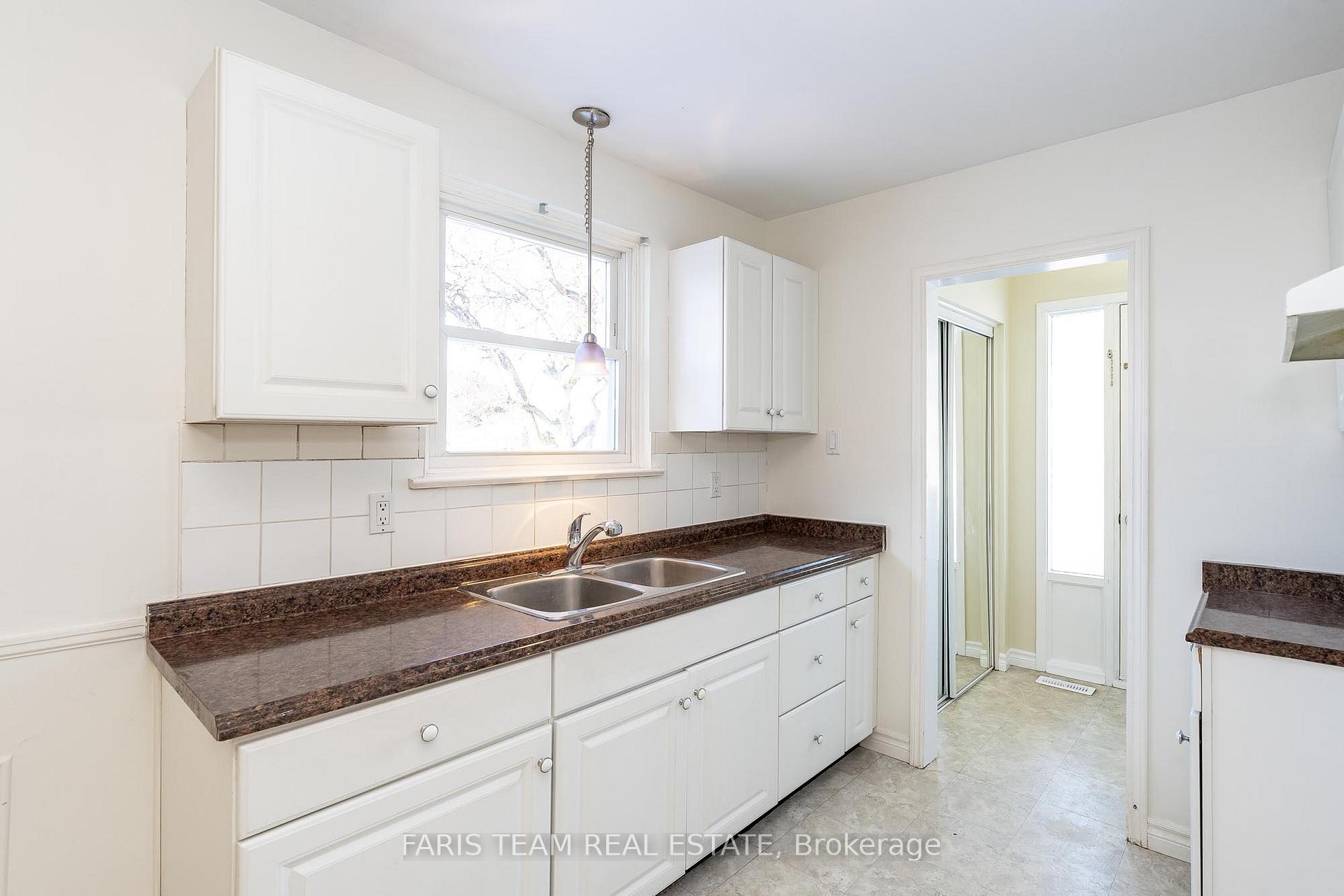 Photo 3 of 13 Burbank Place, Barrie, Wellington — HOMEH