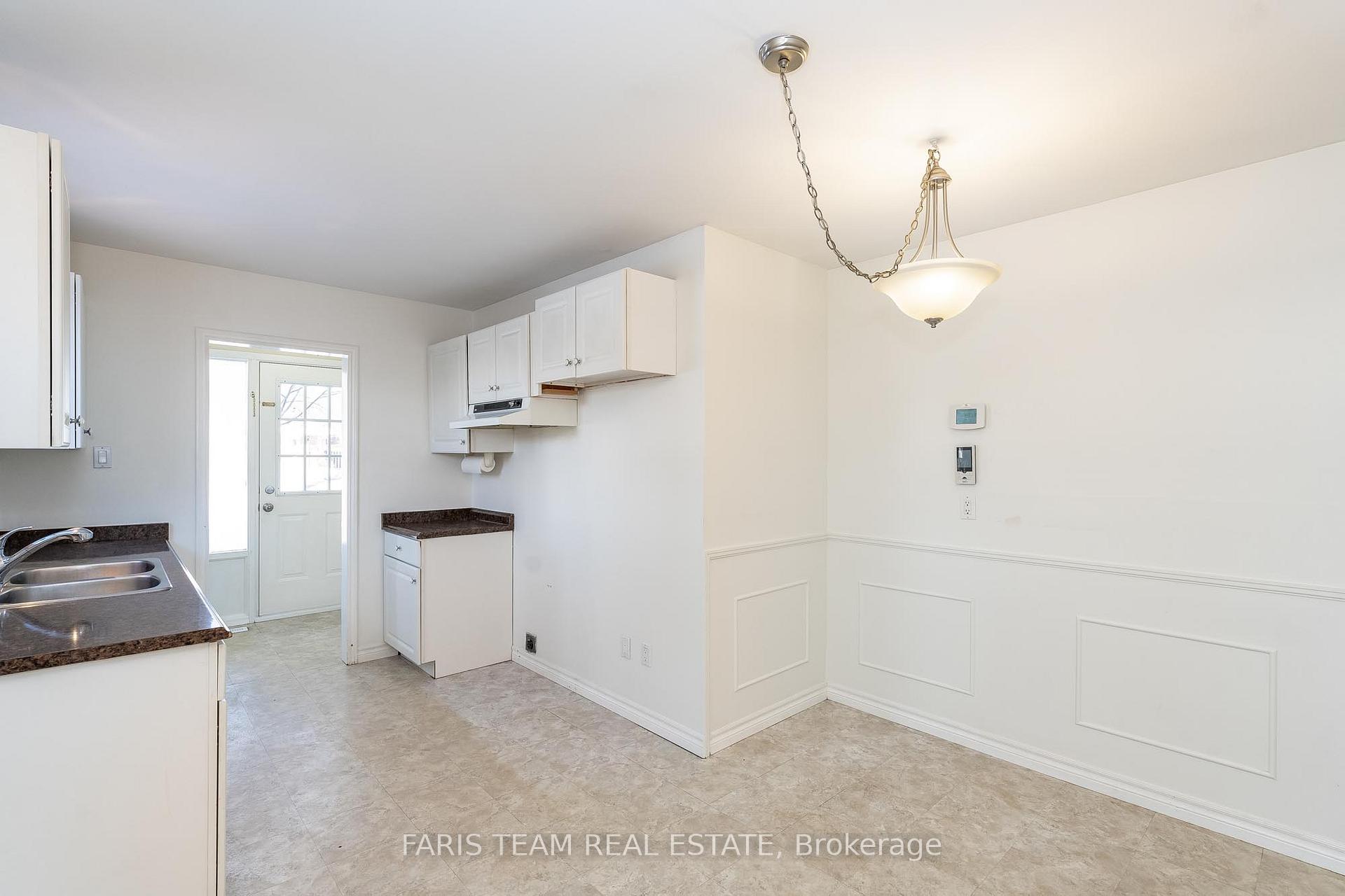 Photo 4 of 13 Burbank Place, Barrie, Wellington — HOMEH