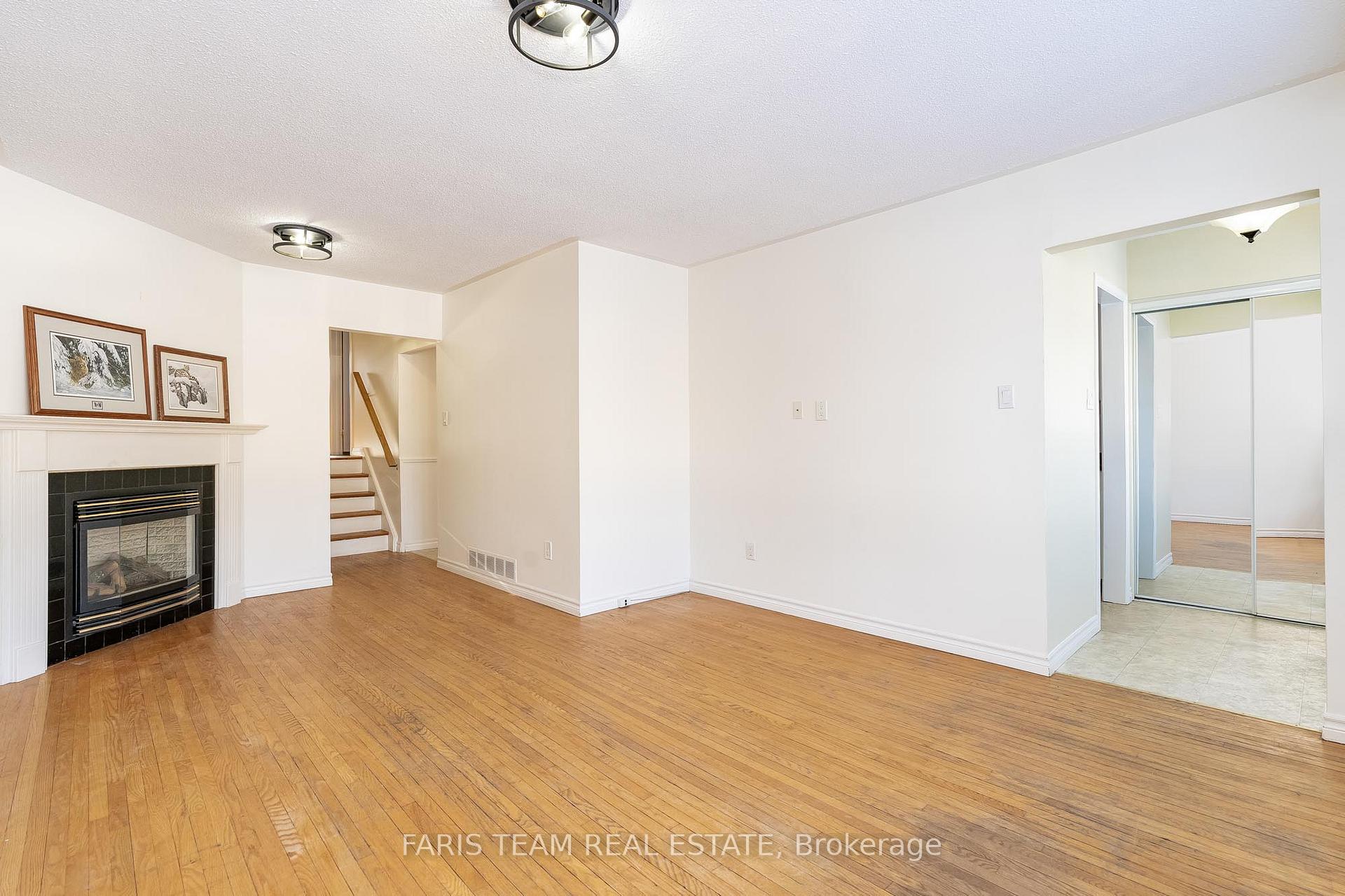 Photo 6 of 13 Burbank Place, Barrie, Wellington — HOMEH