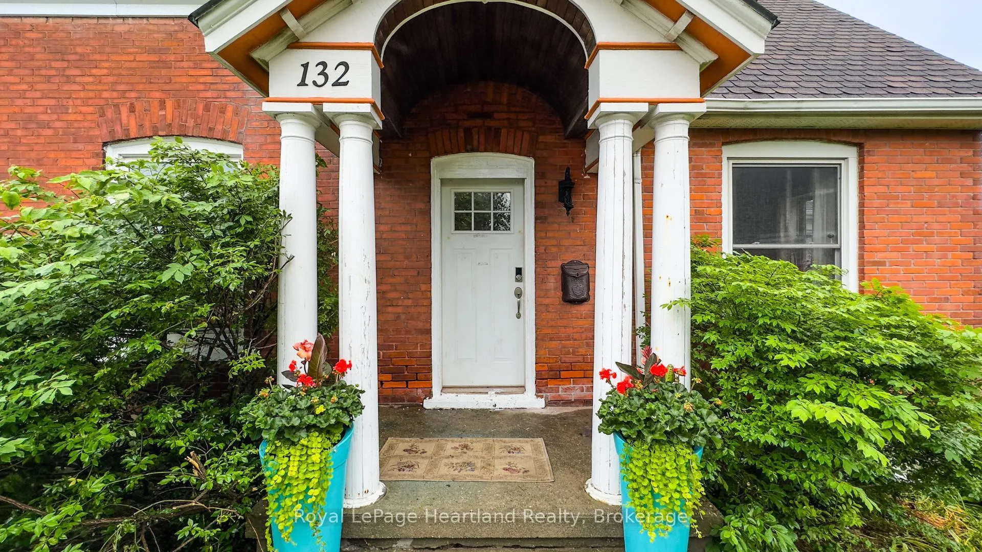 Photo 3 of 132 Elgin Avenue E, Goderich, Goderich (Town) — HOMEH