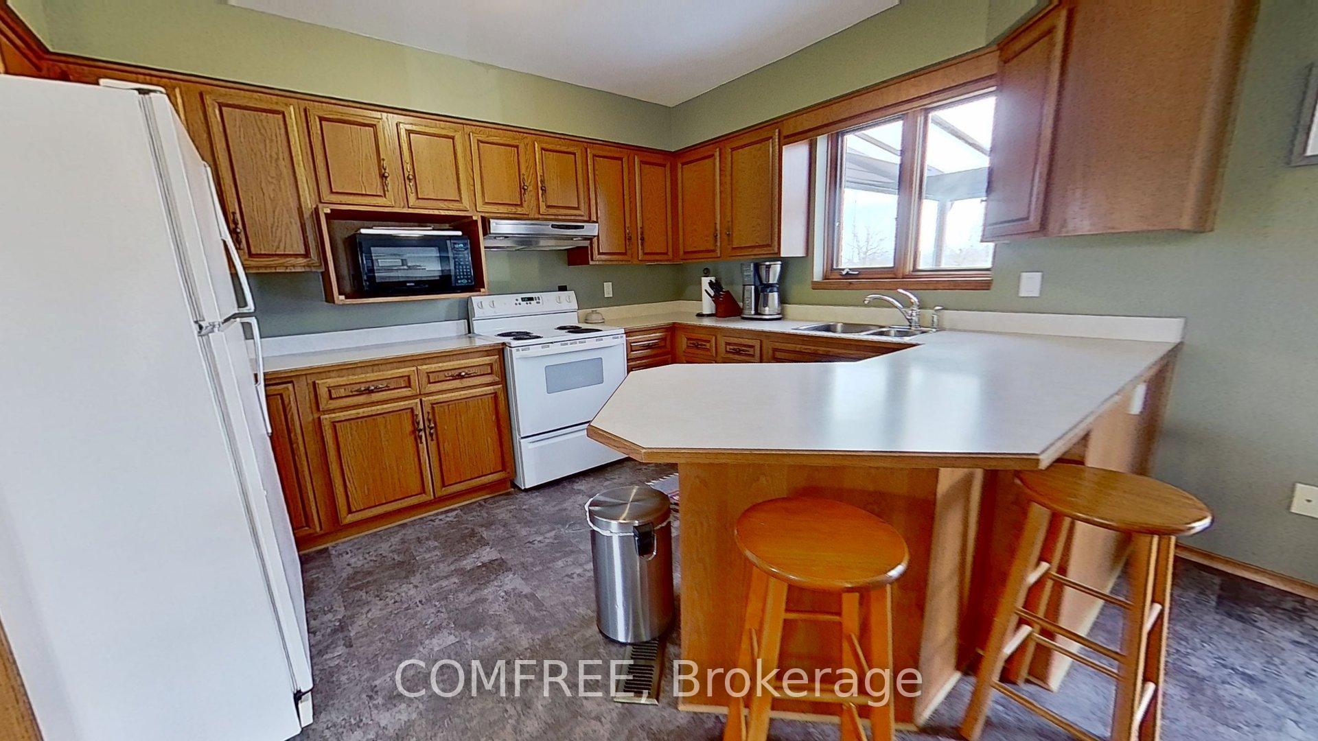 Photo 8 of 3938 Tile Yard Road, Enniskillen, Petrolia — HOMEH
