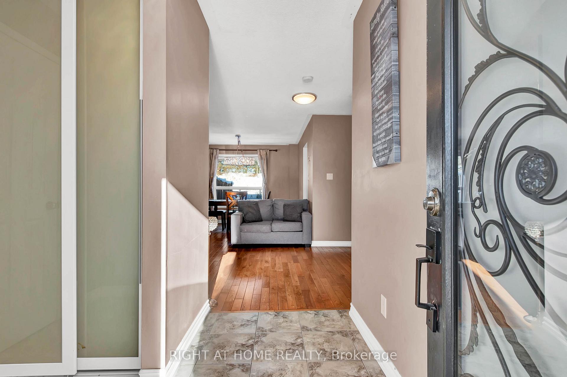 Photo 5 of 10 Gadwall Avenue, Barrie, Painswick South — HOMEH