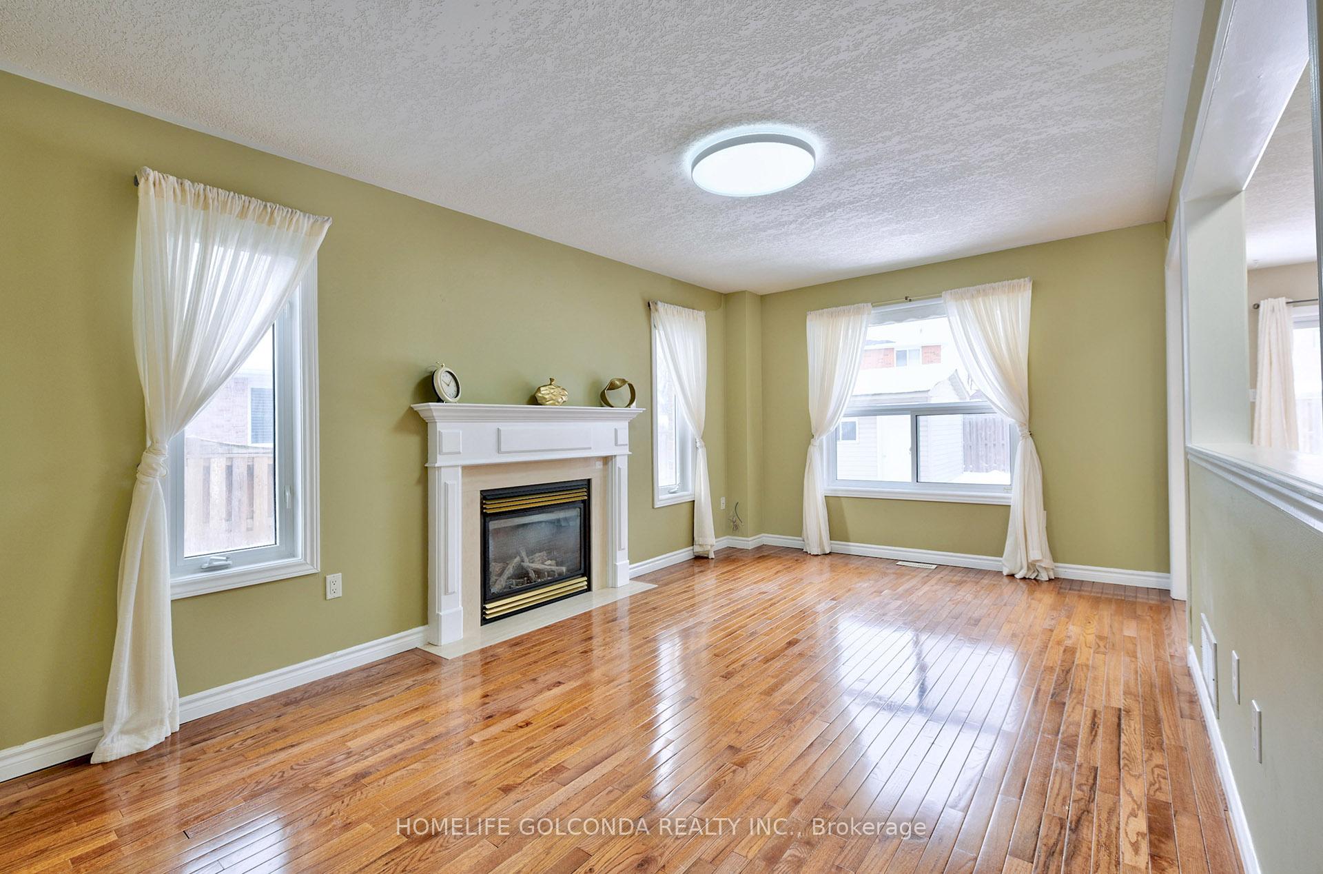 Photo 4 of 22 Carley Crescent, Barrie, Painswick South — HOMEH
