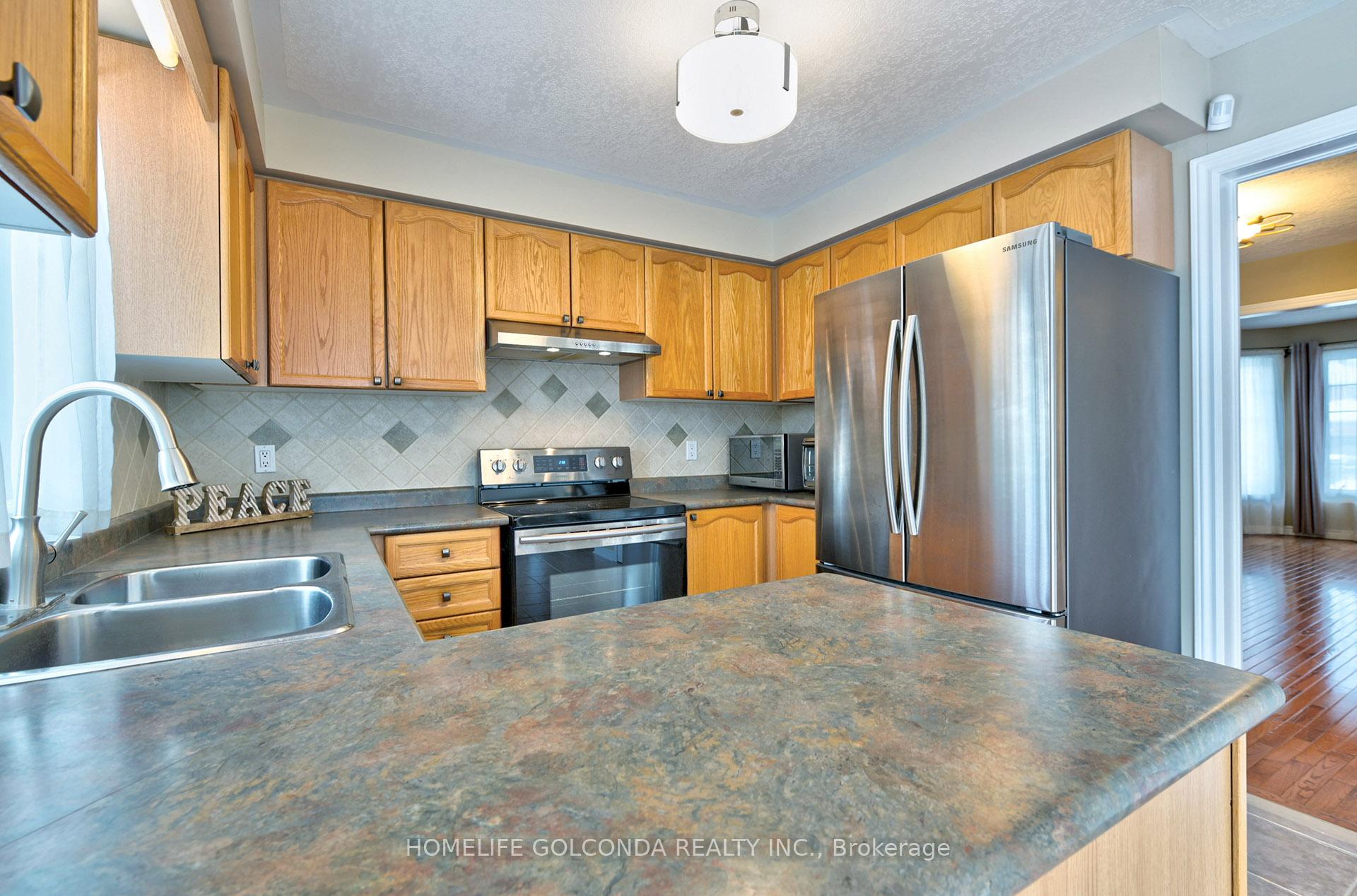 Photo 13 of 22 Carley Crescent, Barrie, Painswick South — HOMEH