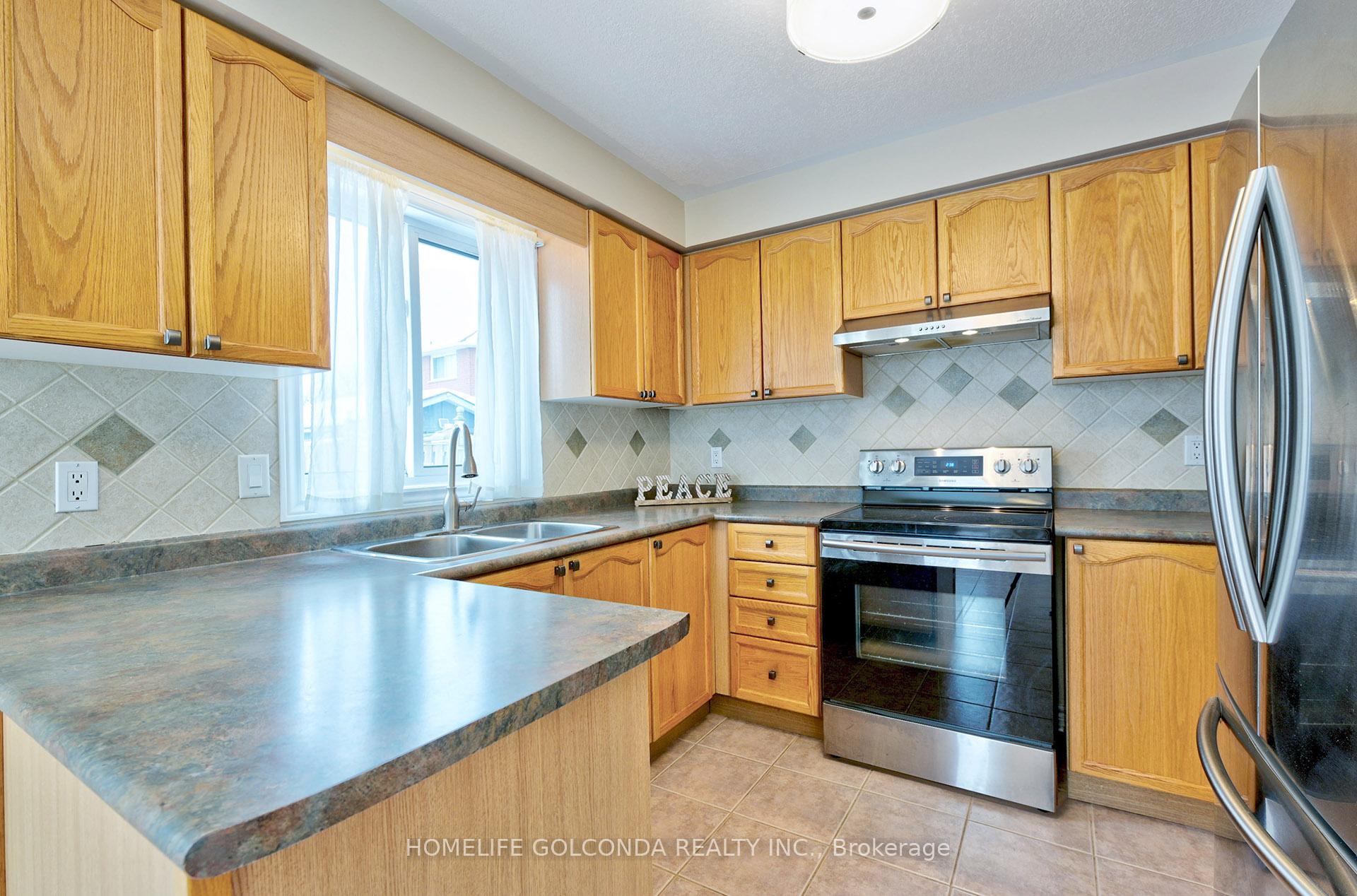Photo 14 of 22 Carley Crescent, Barrie, Painswick South — HOMEH
