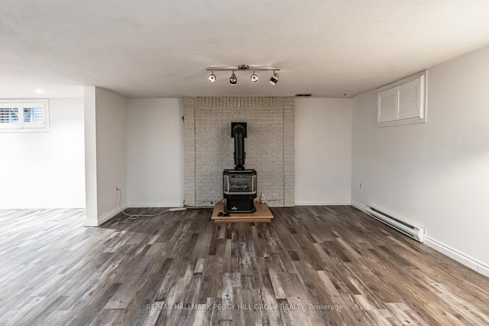 Photo 15 of 136 Lillian Crescent, Barrie, Sunnidale — HOMEH