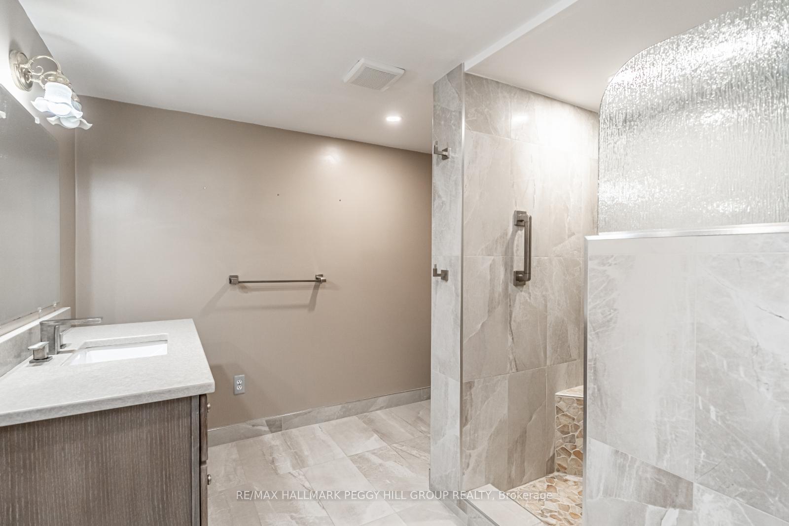 Photo 17 of 136 Lillian Crescent, Barrie, Sunnidale — HOMEH