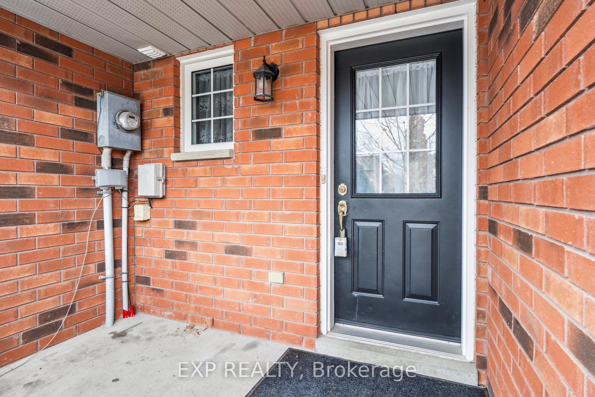 Photo 2 of 6 Huitema Court, Barrie, Holly — HOMEH
