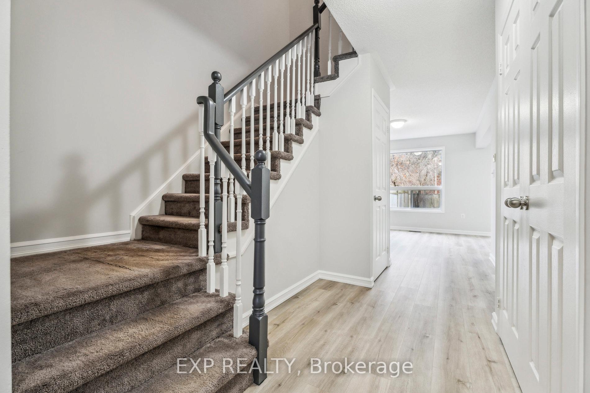 Photo 3 of 6 Huitema Court, Barrie, Holly — HOMEH