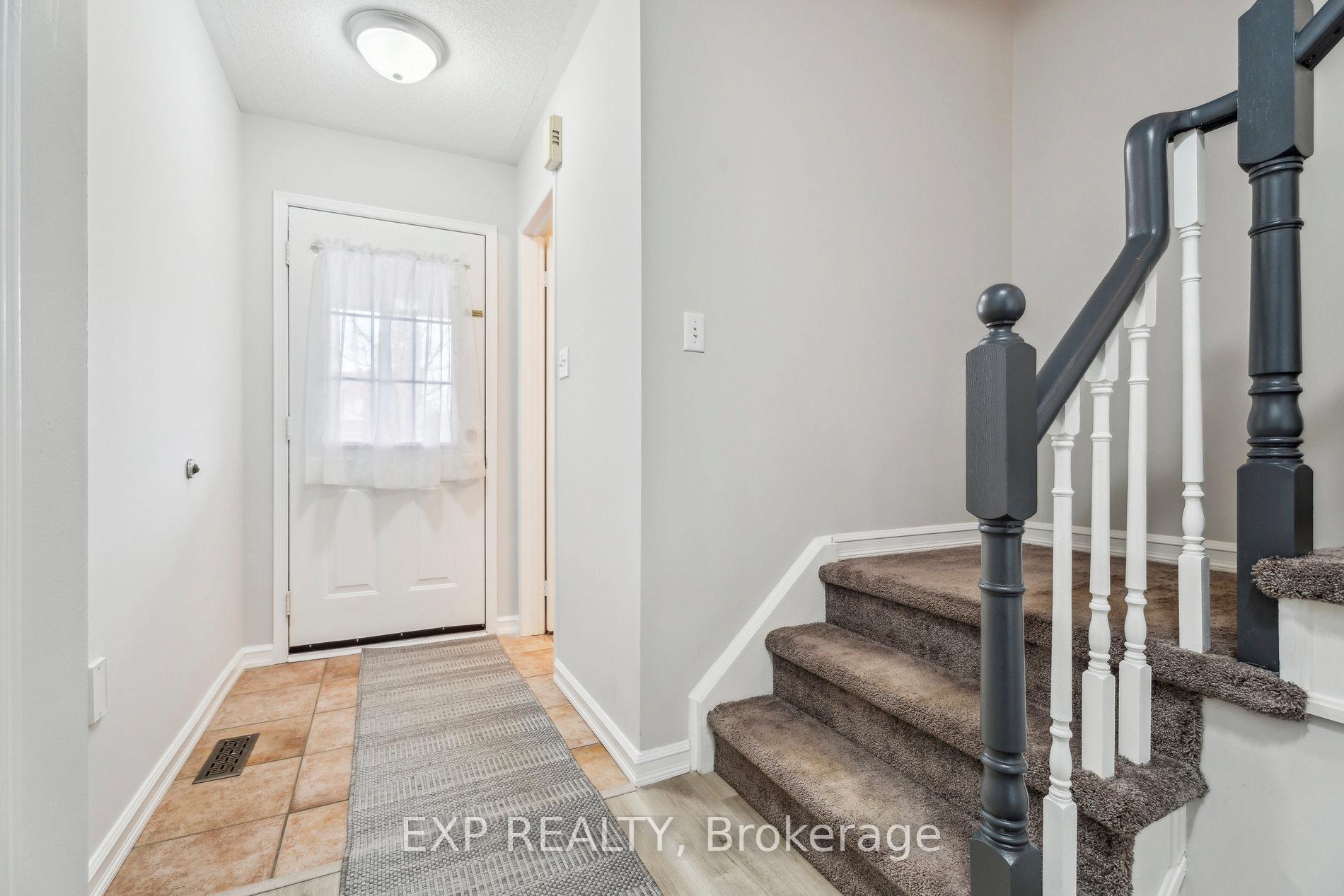 Photo 4 of 6 Huitema Court, Barrie, Holly — HOMEH