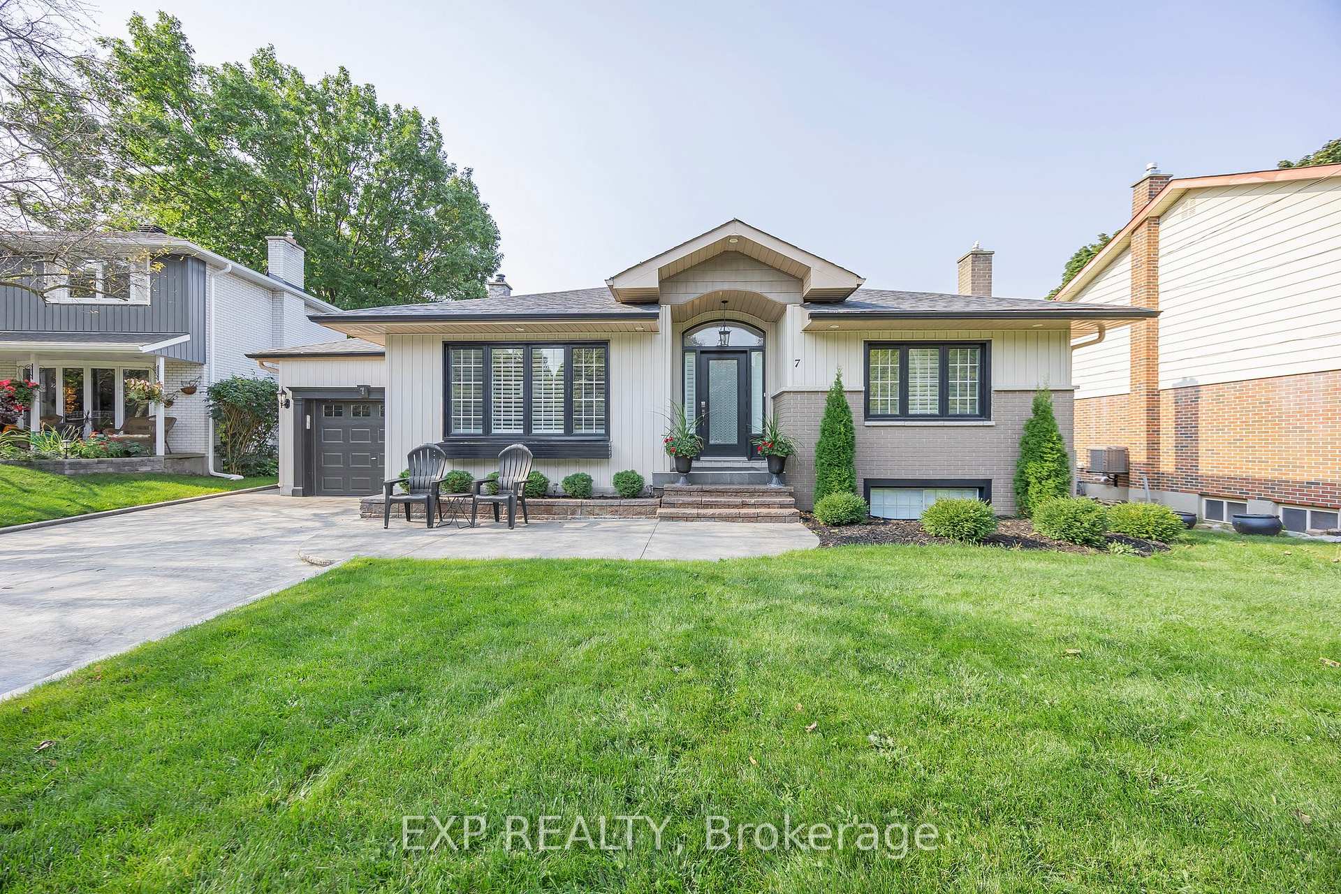 Photo 4 of 7 Howard Crescent, Barrie, Wellington — HOMEH
