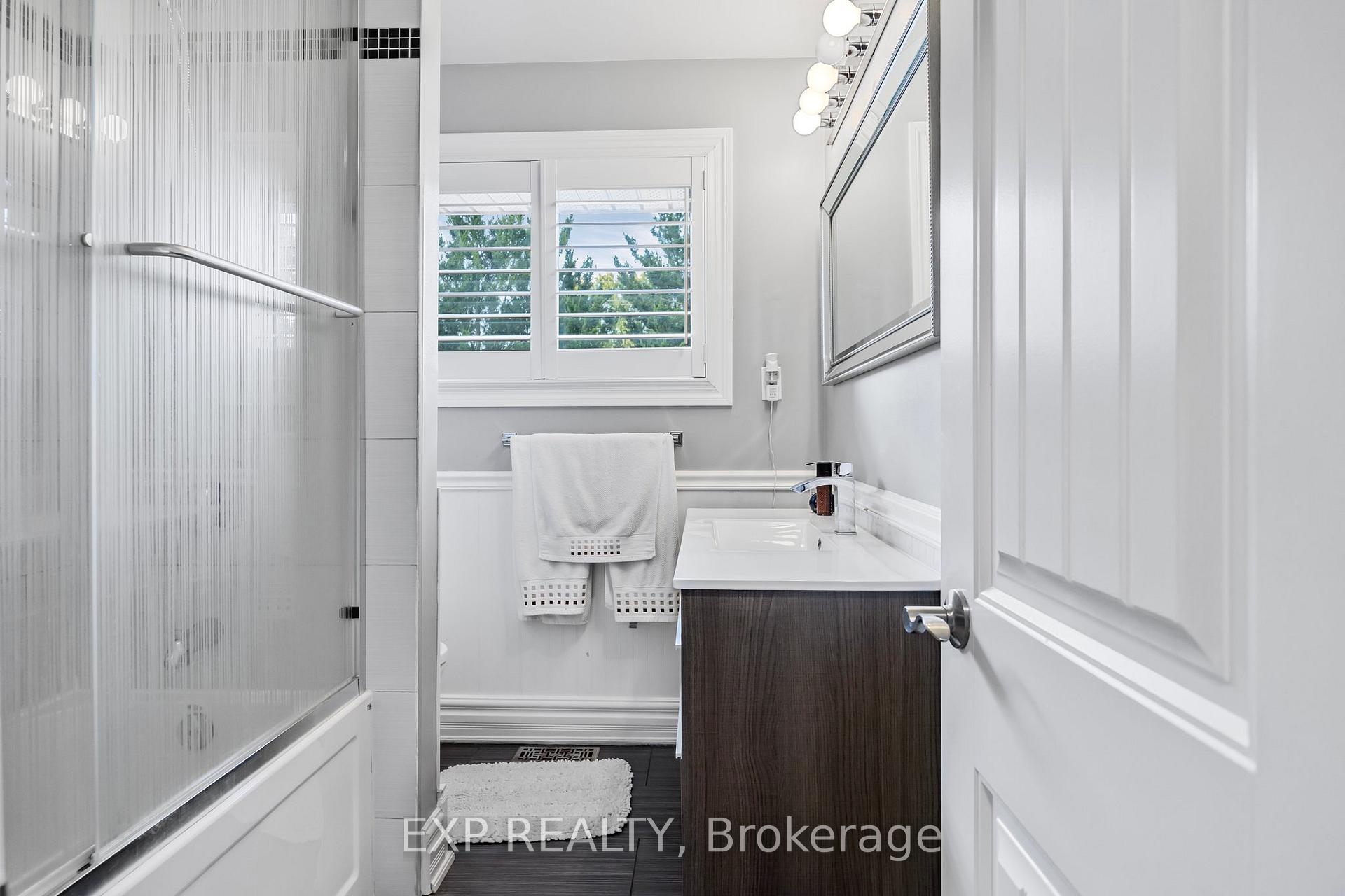 Photo 11 of 7 Howard Crescent, Barrie, Wellington — HOMEH