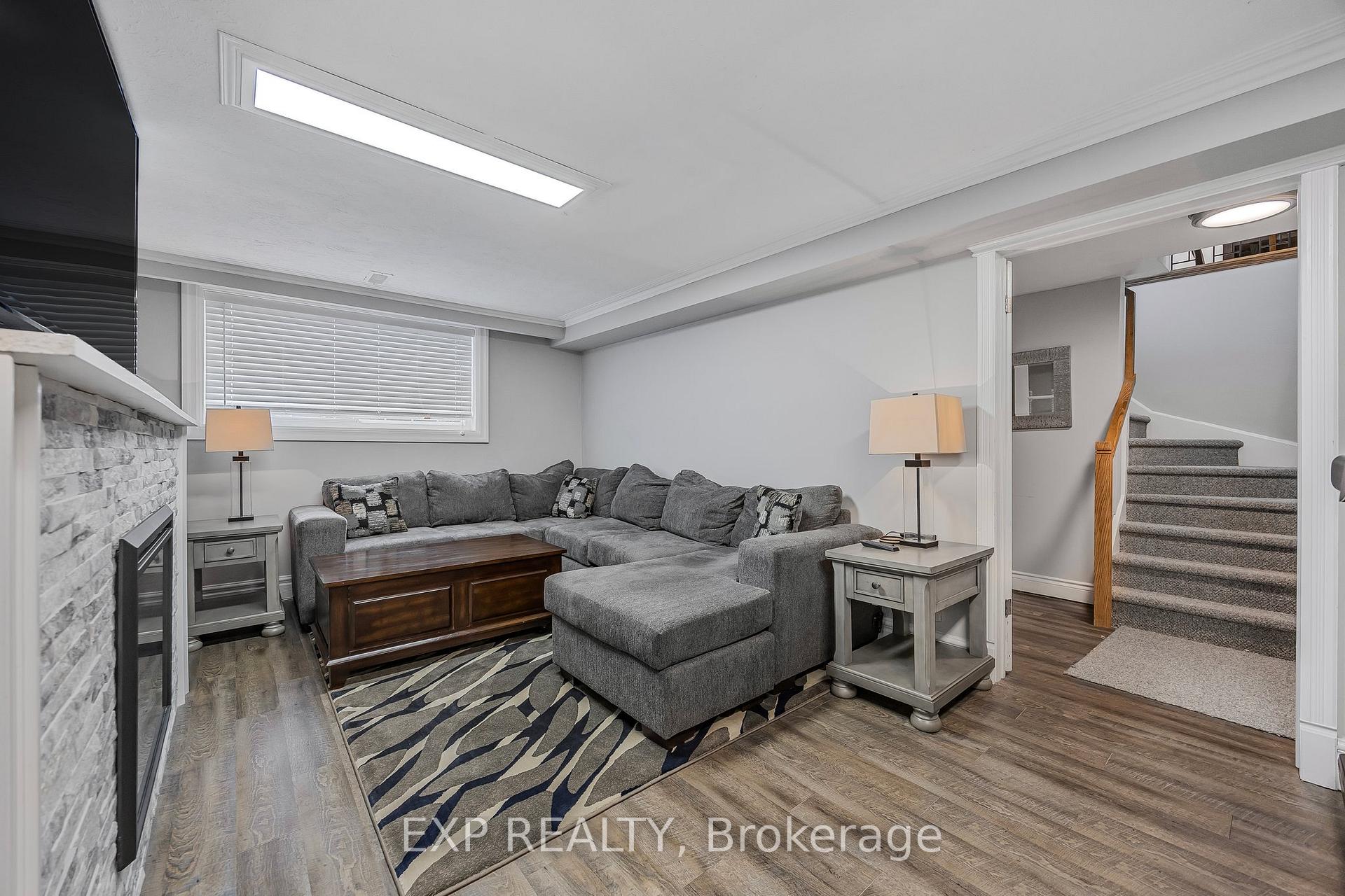 Photo 23 of 7 Howard Crescent, Barrie, Wellington — HOMEH
