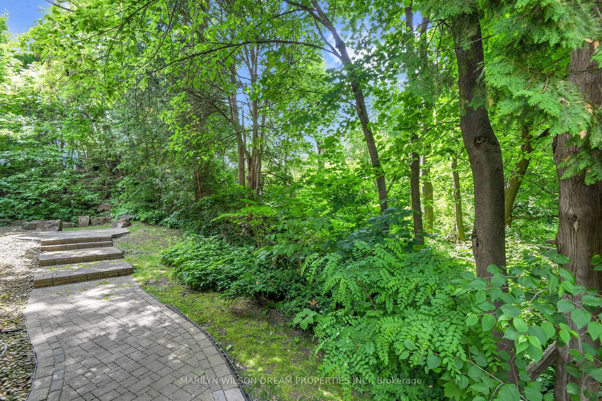 Photo 2 of 211 Northcote Place, Ottawa, Rockcliffe — HOMEH