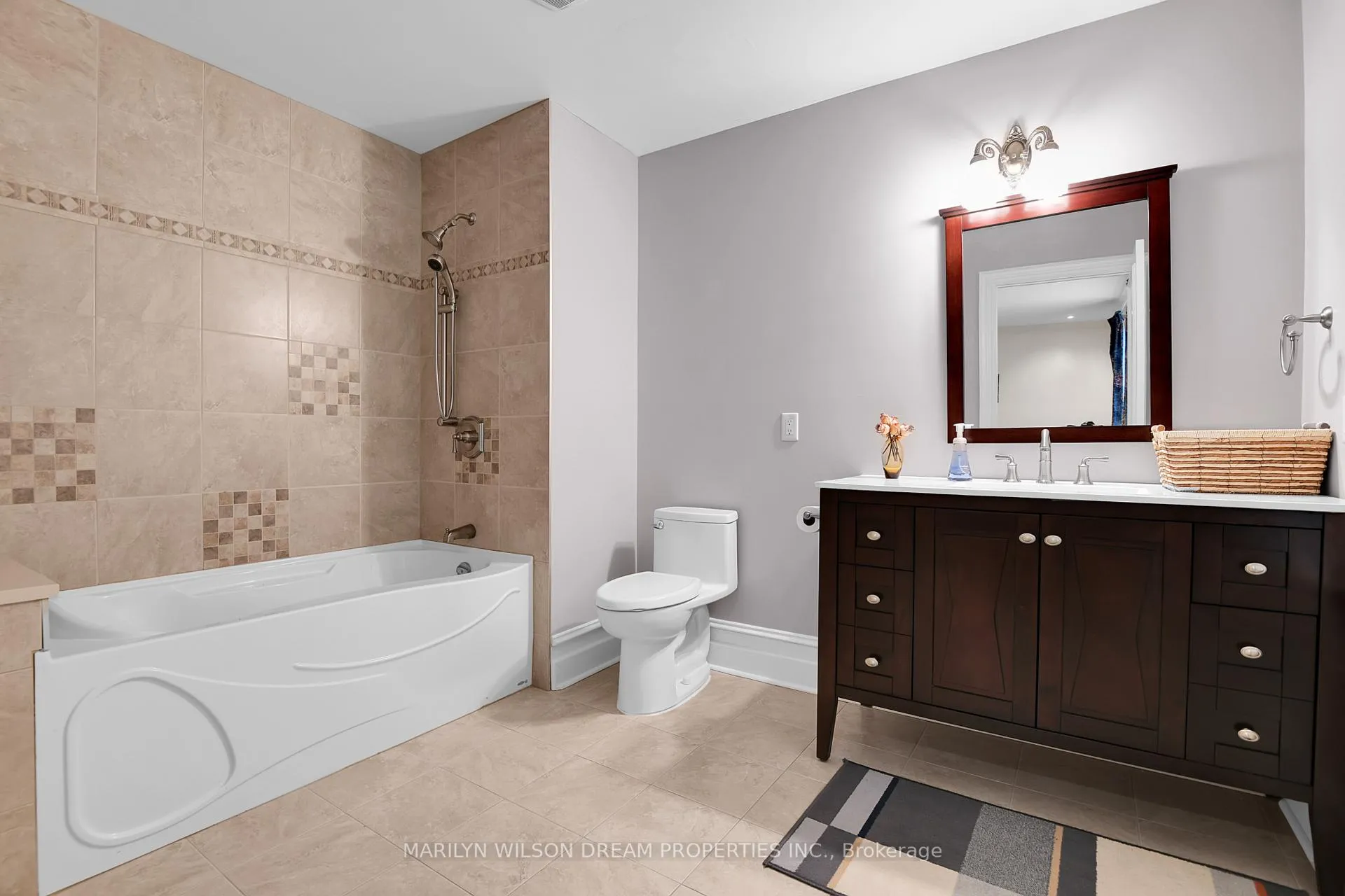 Photo 17 of 211 Northcote Place, Ottawa, Rockcliffe — HOMEH