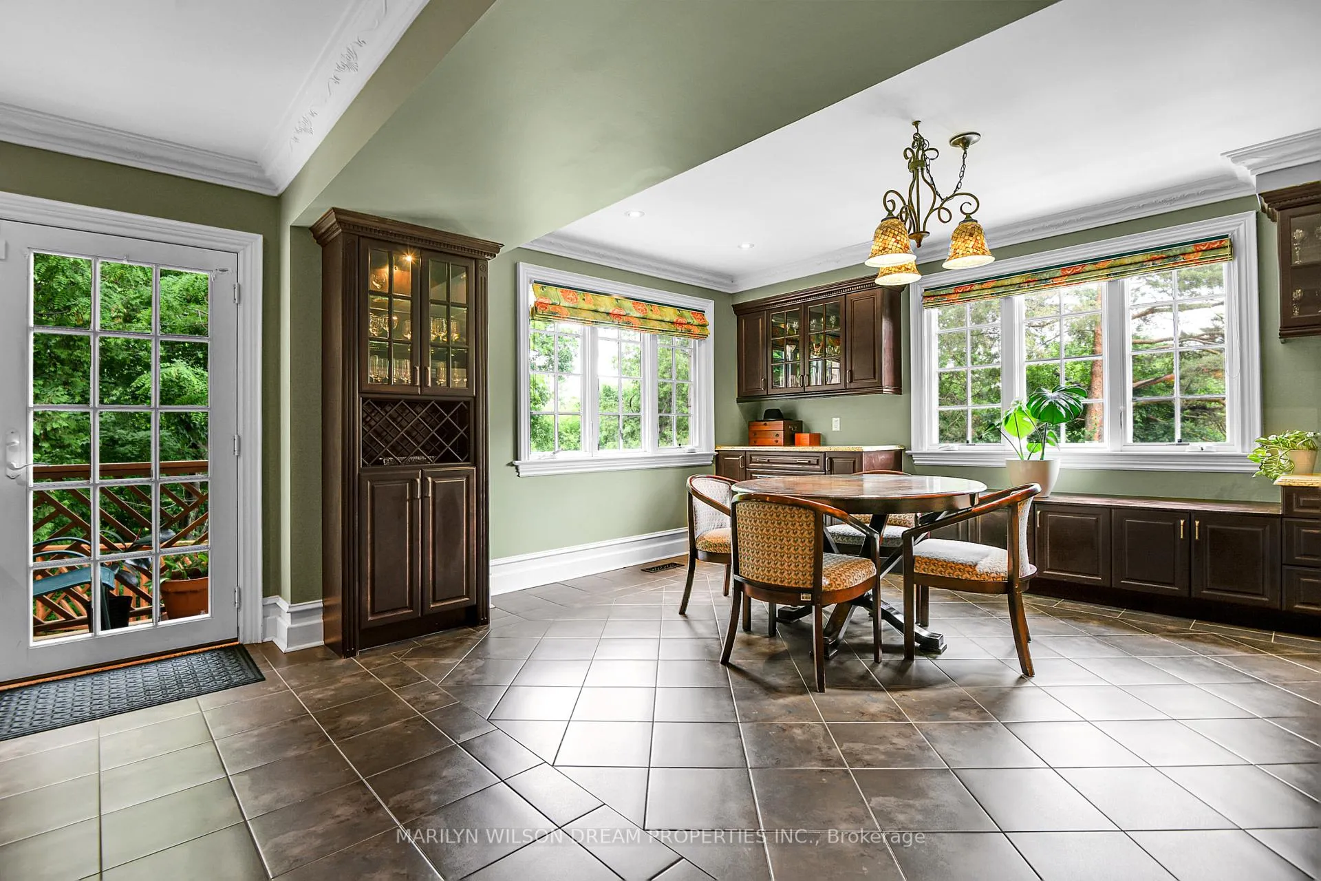 Photo 21 of 211 Northcote Place, Ottawa, Rockcliffe — HOMEH