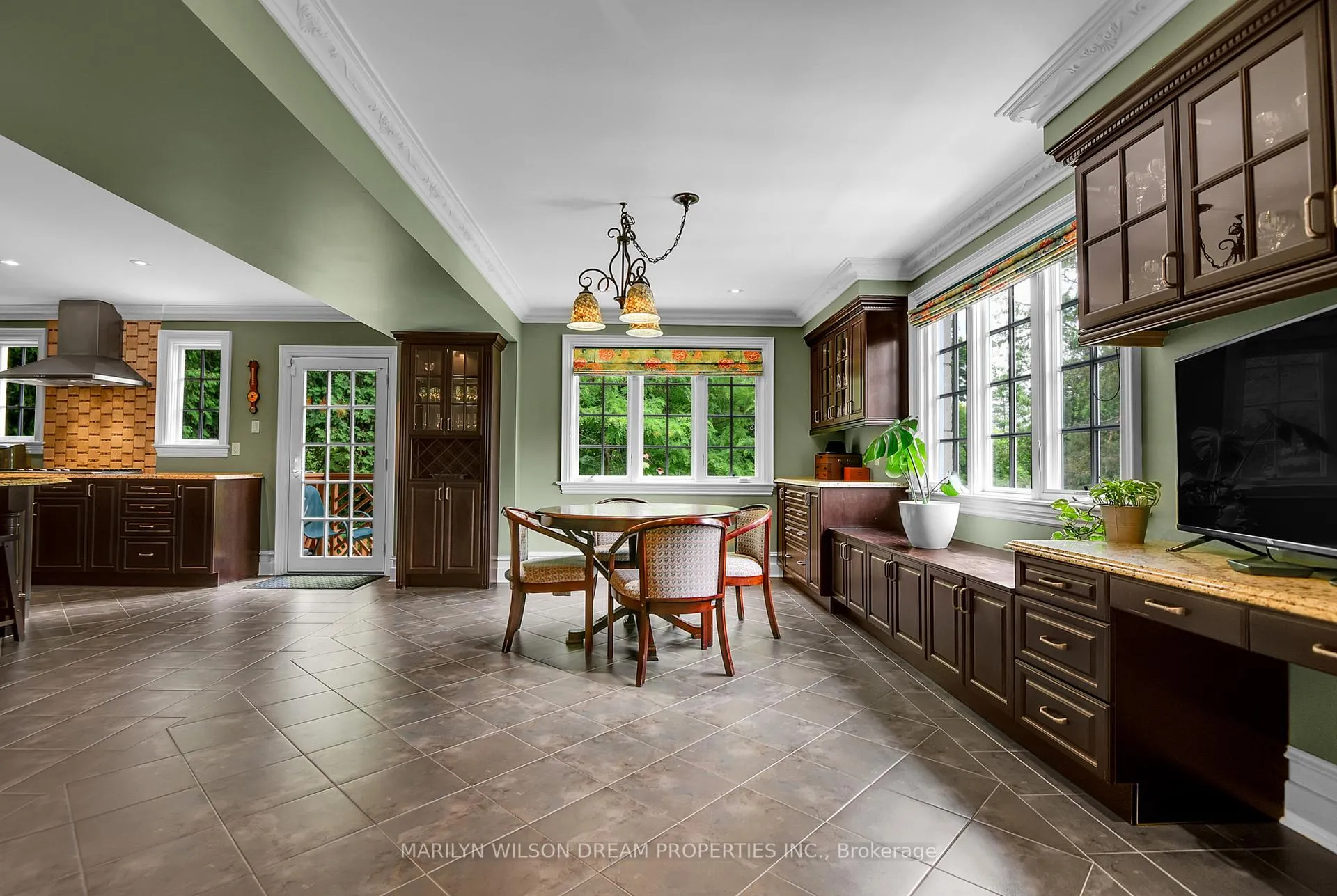 Photo 23 of 211 Northcote Place, Ottawa, Rockcliffe — HOMEH