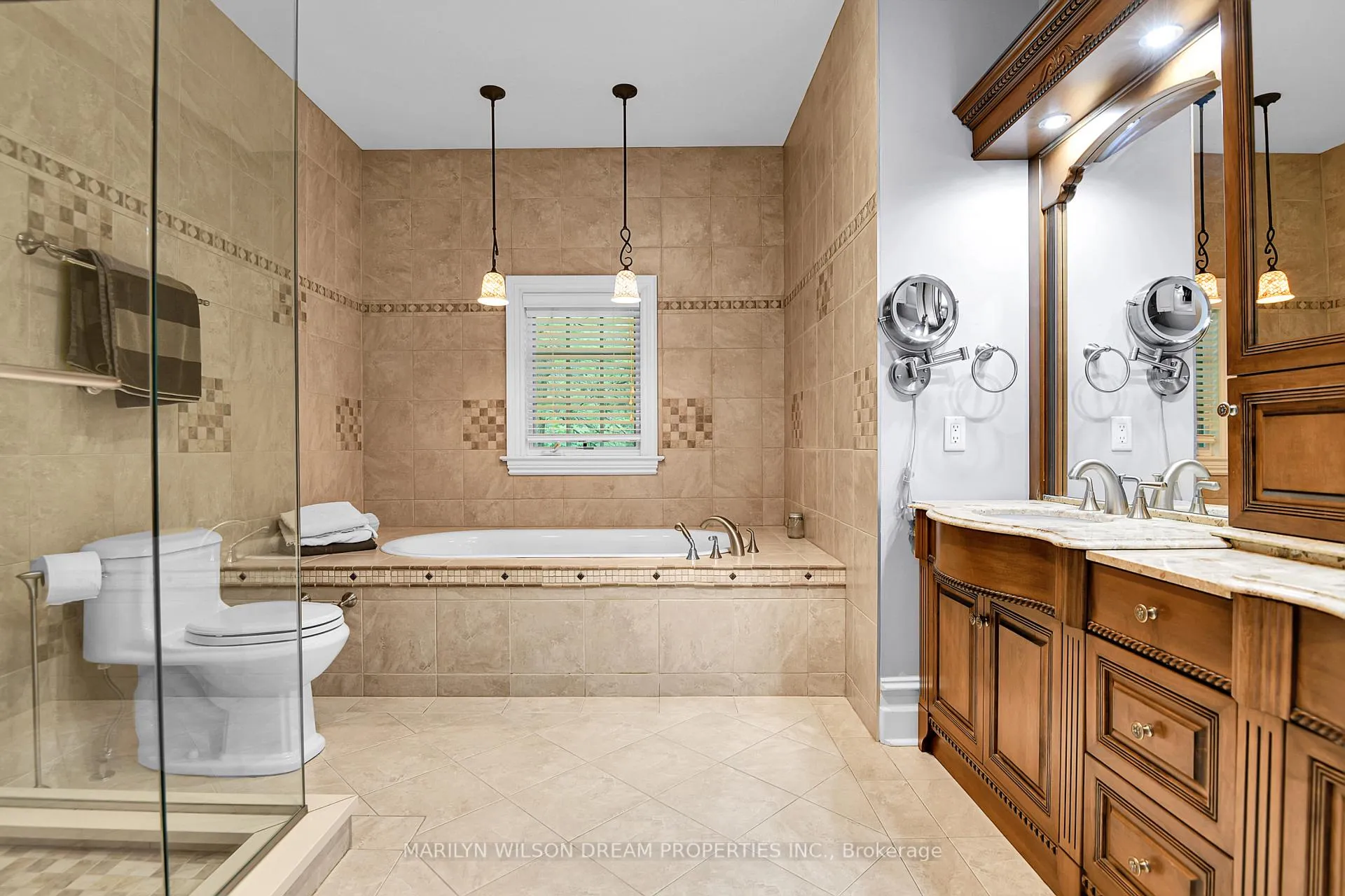 Photo 32 of 211 Northcote Place, Ottawa, Rockcliffe — HOMEH