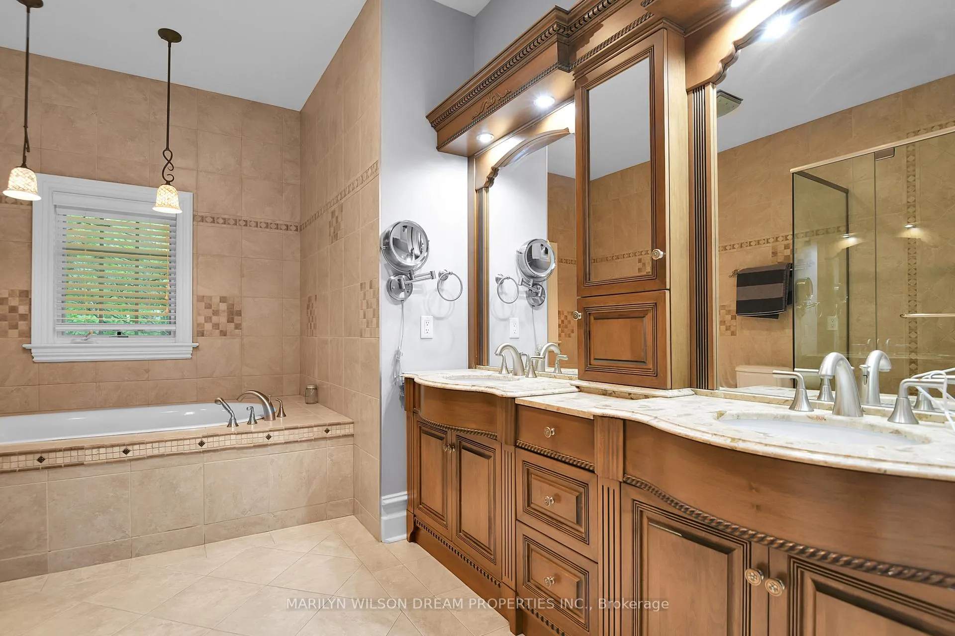 Photo 33 of 211 Northcote Place, Ottawa, Rockcliffe — HOMEH