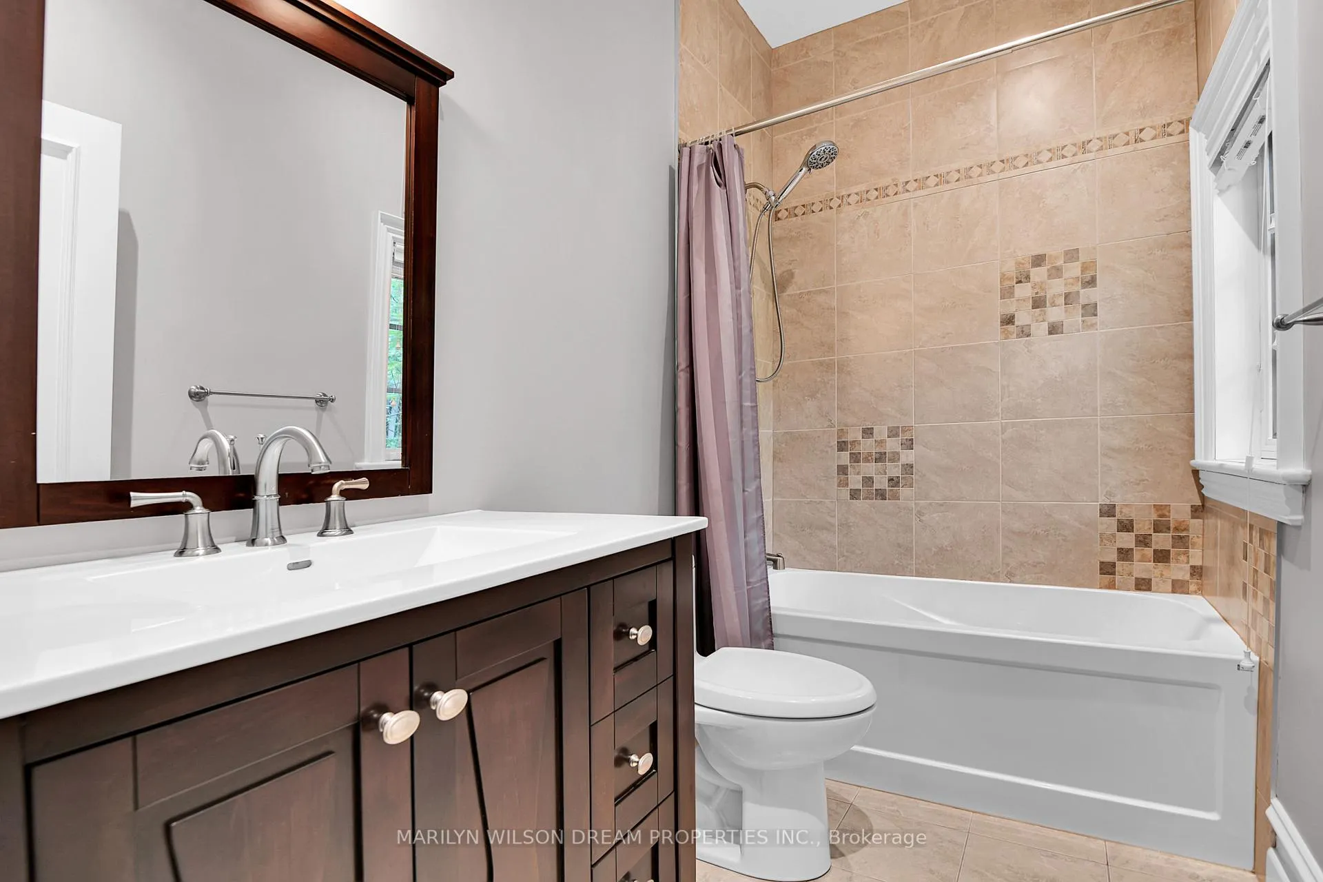 Photo 35 of 211 Northcote Place, Ottawa, Rockcliffe — HOMEH