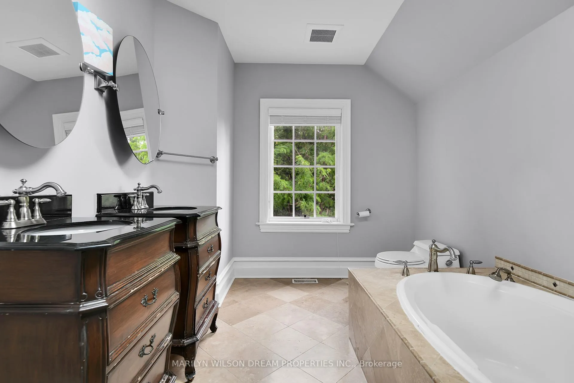 Photo 37 of 211 Northcote Place, Ottawa, Rockcliffe — HOMEH