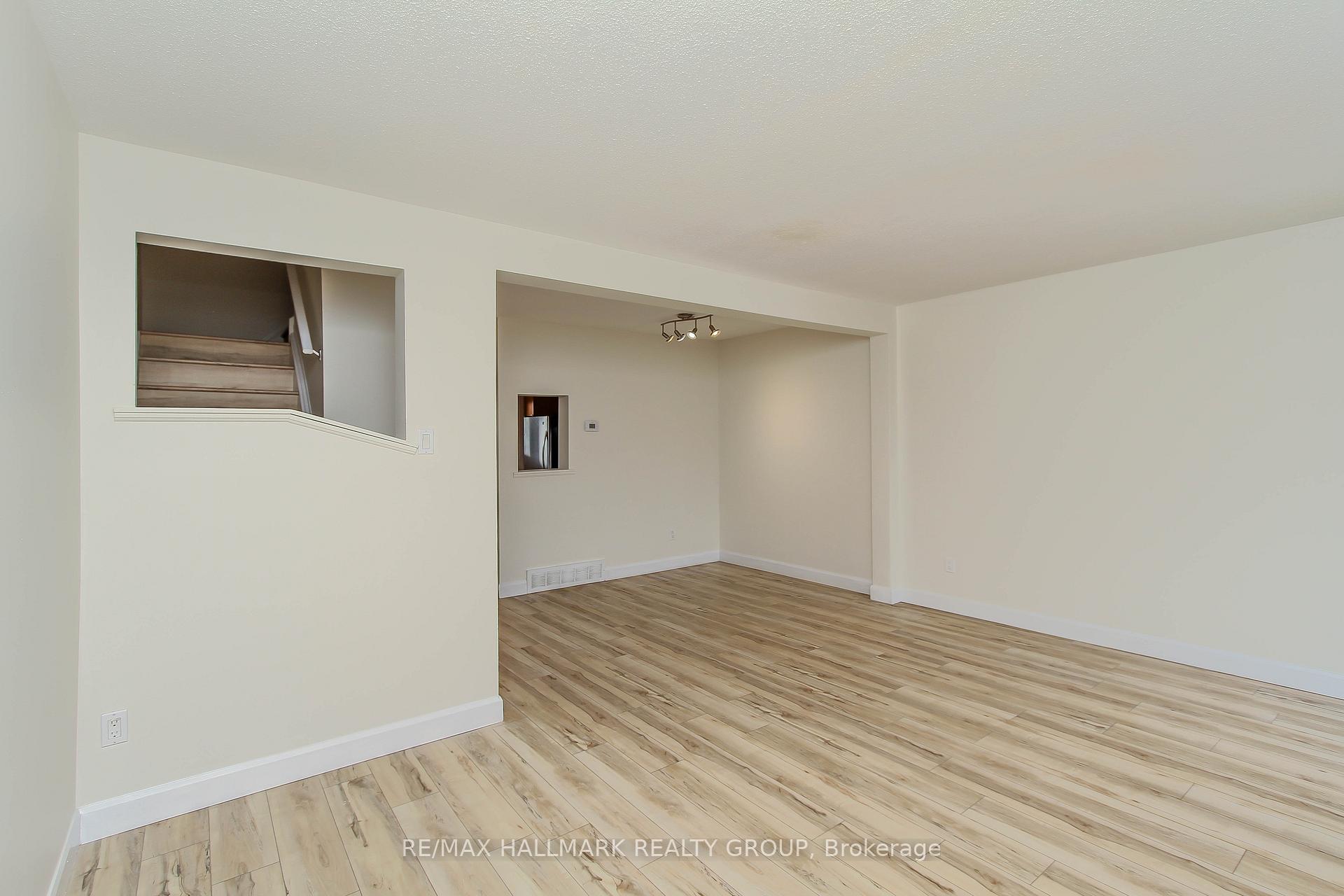 Photo 11 of 1800 Stonehenge Crescent, Ottawa, Pineview — HOMEH