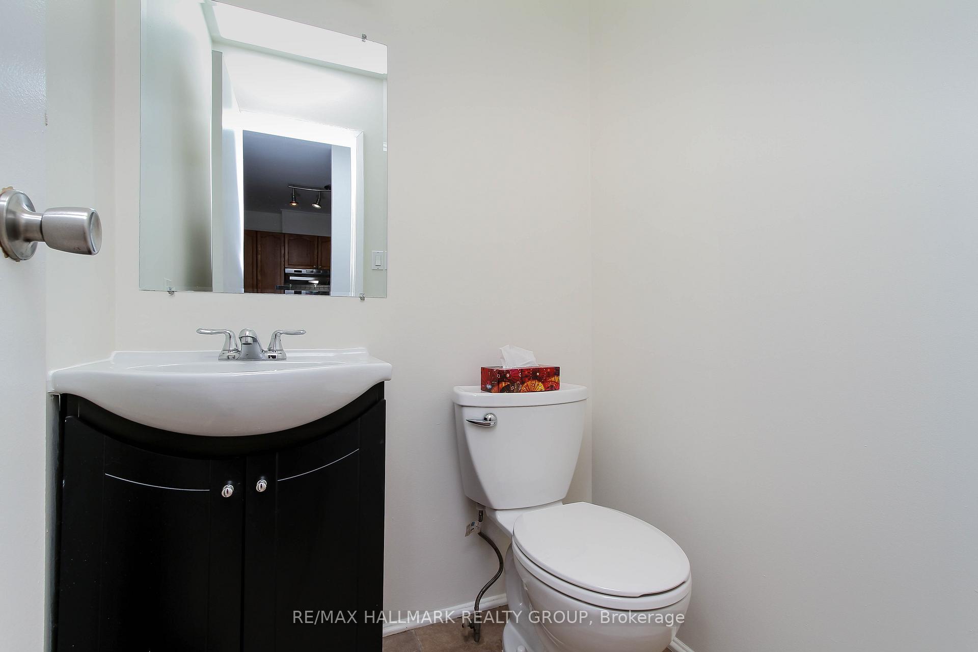 Photo 9 of 1800 Stonehenge Crescent, Ottawa, Pineview — HOMEH