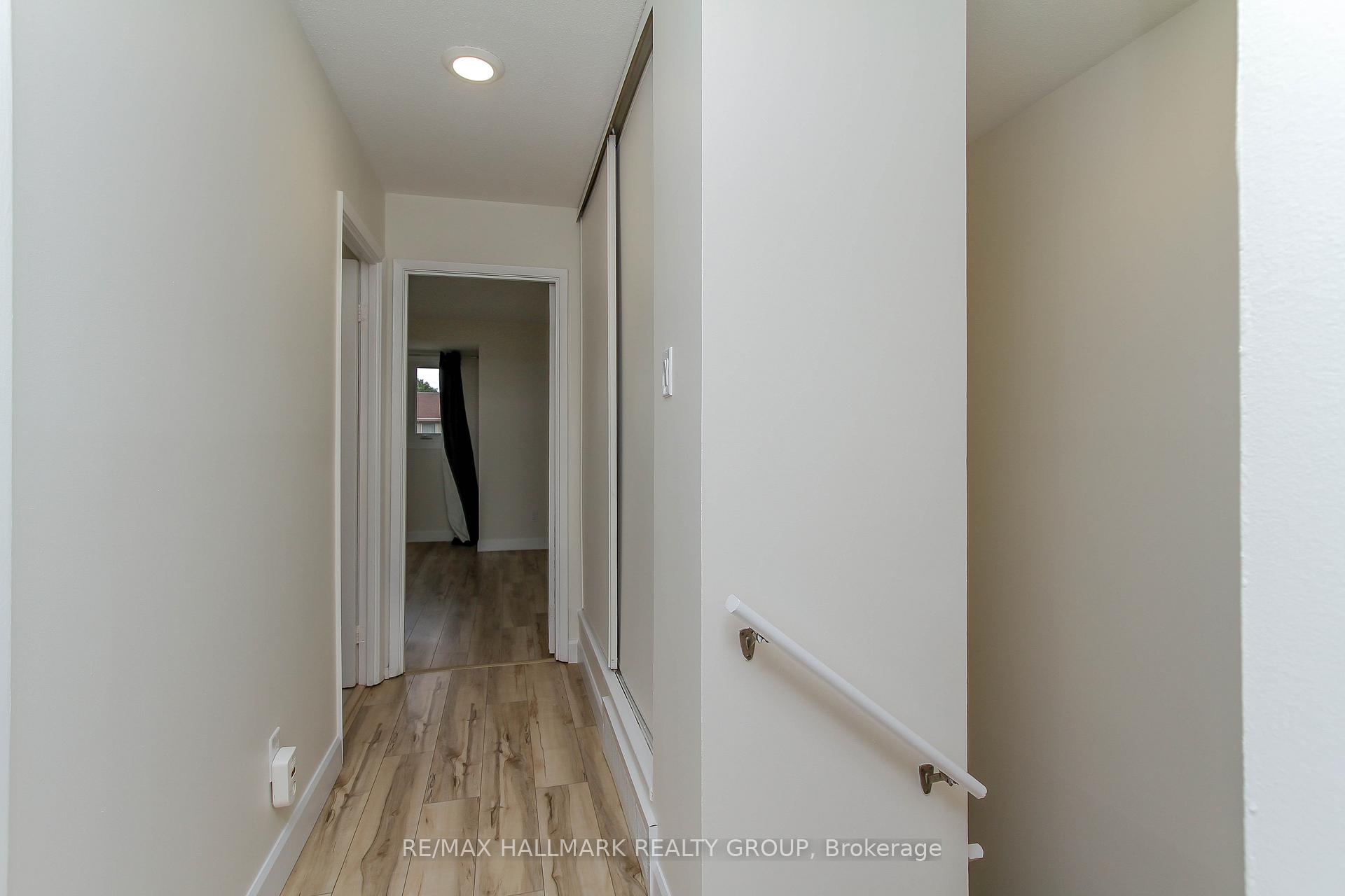 Photo 10 of 1800 Stonehenge Crescent, Ottawa, Pineview — HOMEH