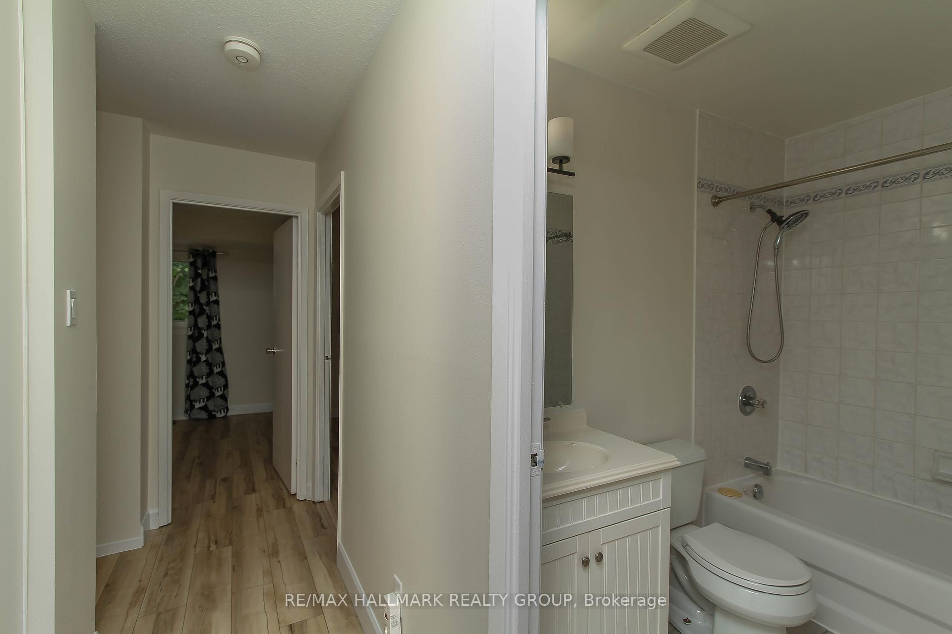 Photo 14 of 1800 Stonehenge Crescent, Ottawa, Pineview — HOMEH