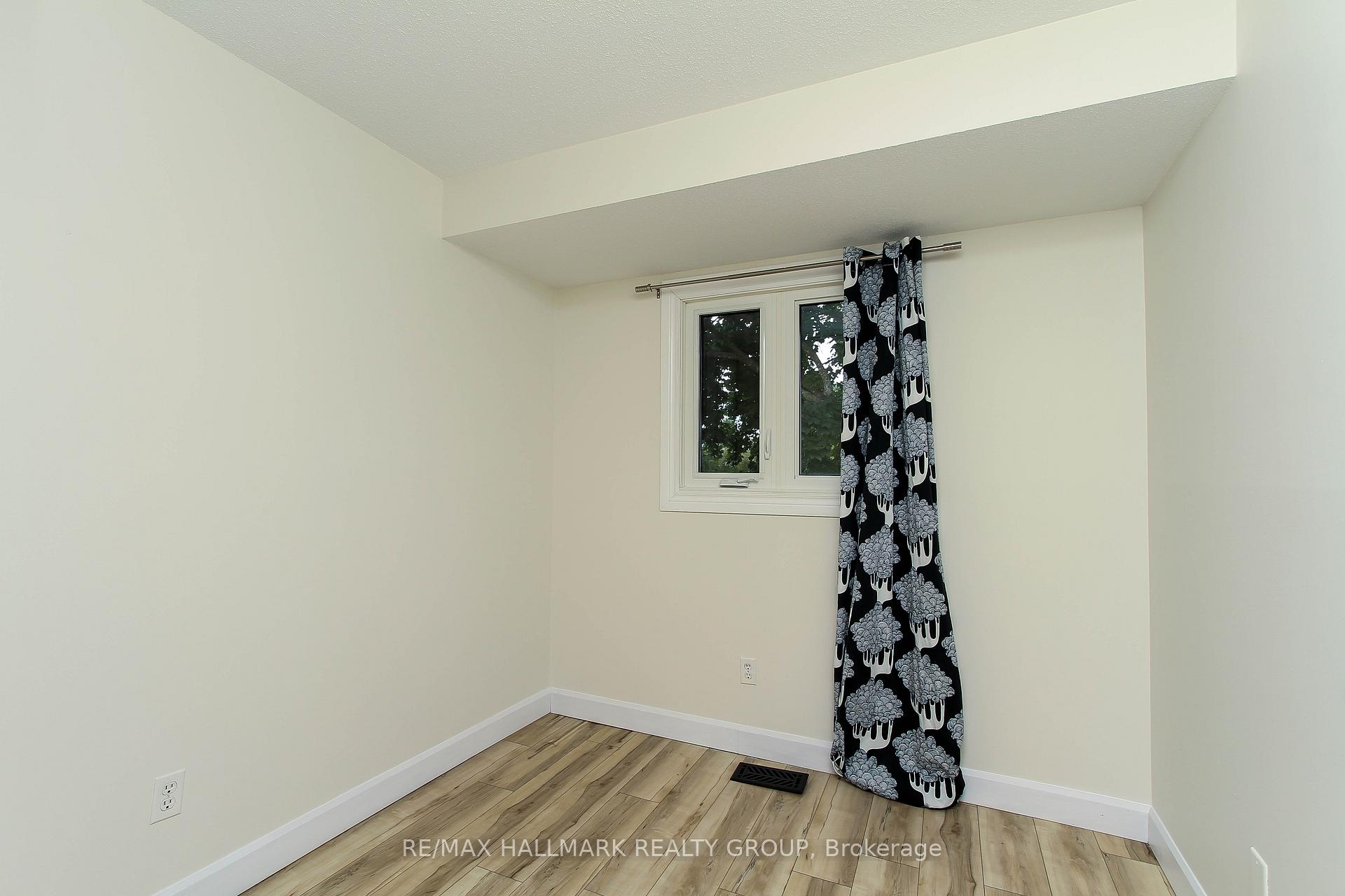 Photo 18 of 1800 Stonehenge Crescent, Ottawa, Pineview — HOMEH
