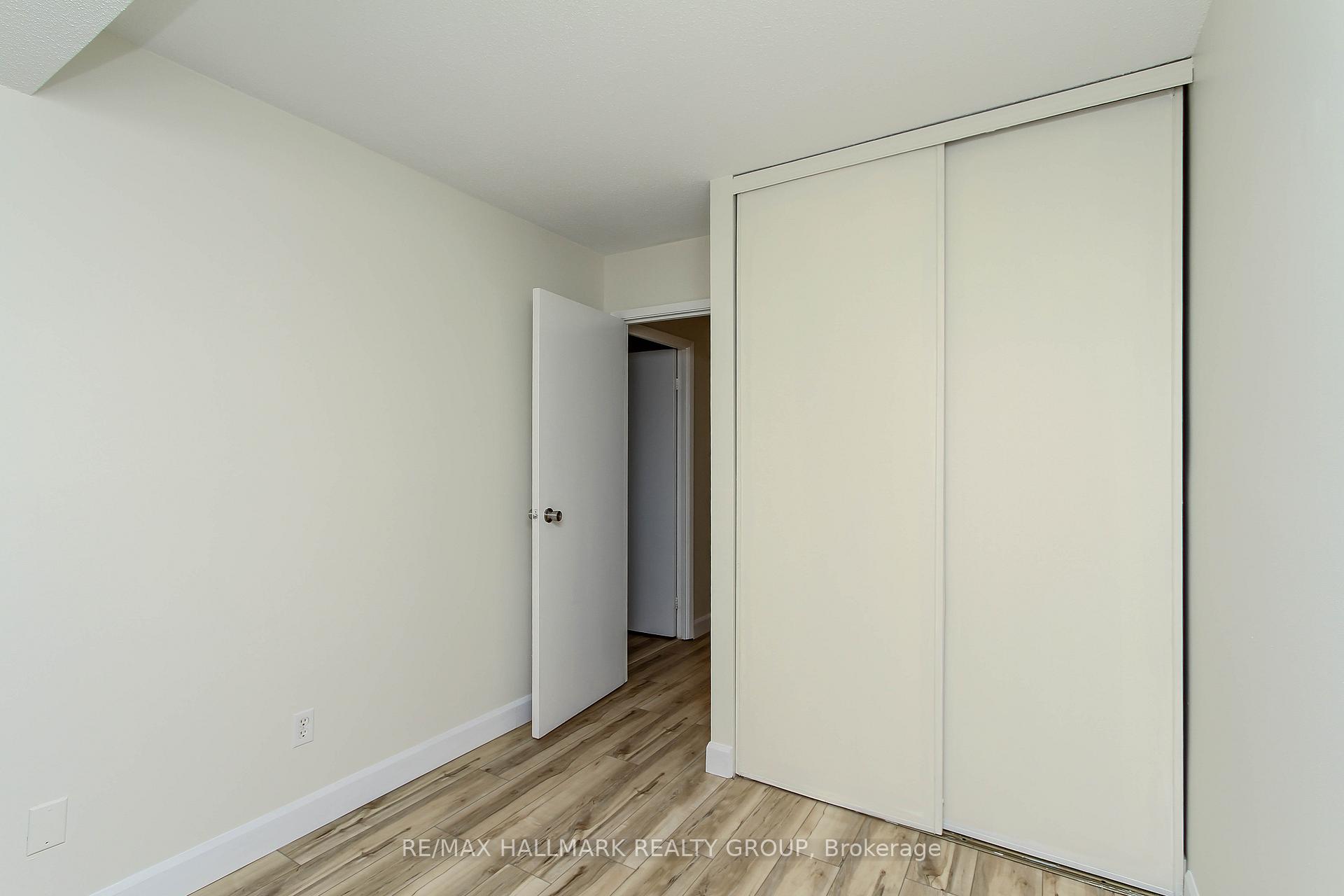 Photo 13 of 1800 Stonehenge Crescent, Ottawa, Pineview — HOMEH