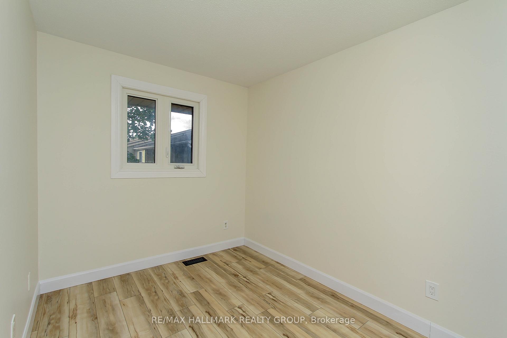 Photo 15 of 1800 Stonehenge Crescent, Ottawa, Pineview — HOMEH