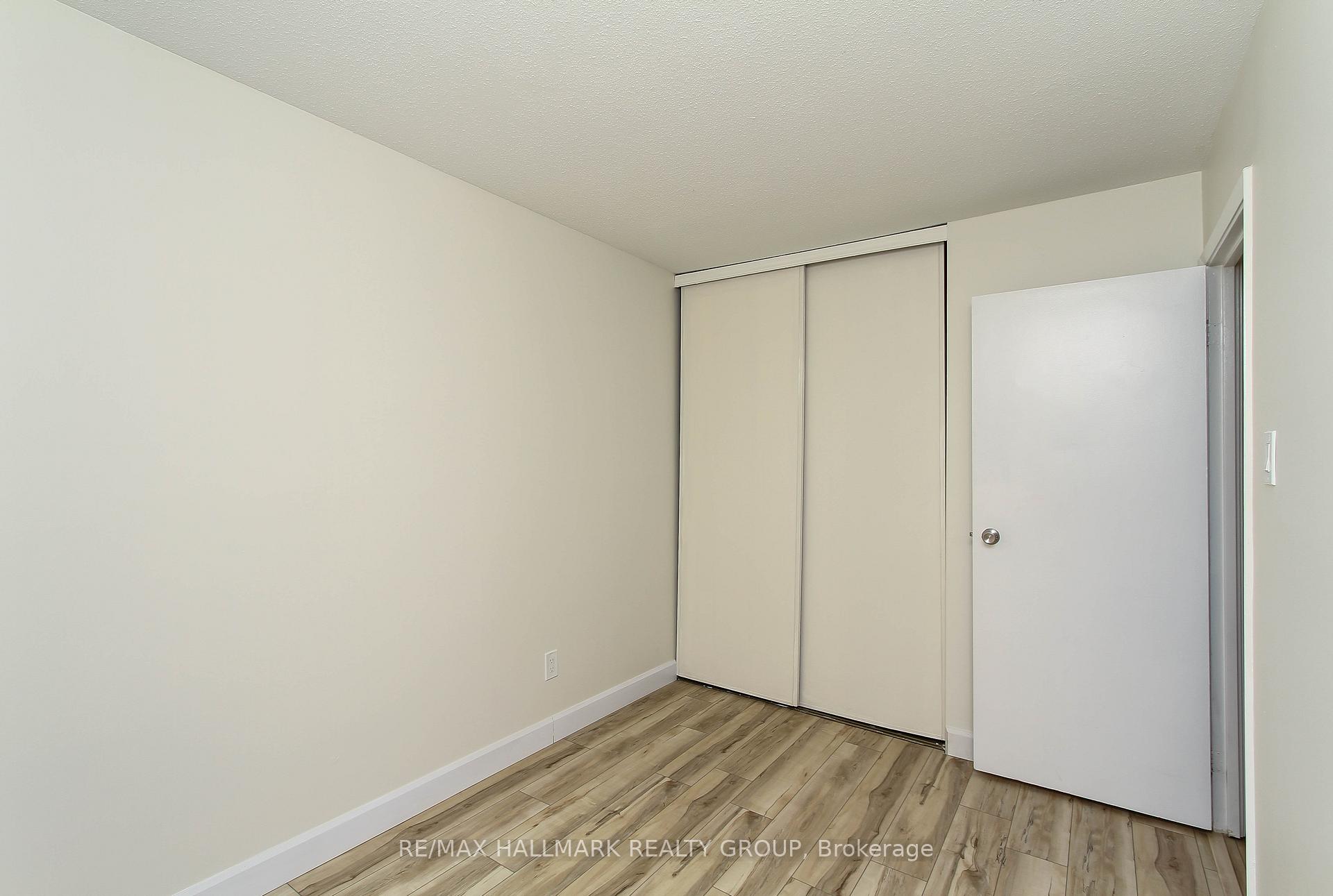 Photo 24 of 1800 Stonehenge Crescent, Ottawa, Pineview — HOMEH