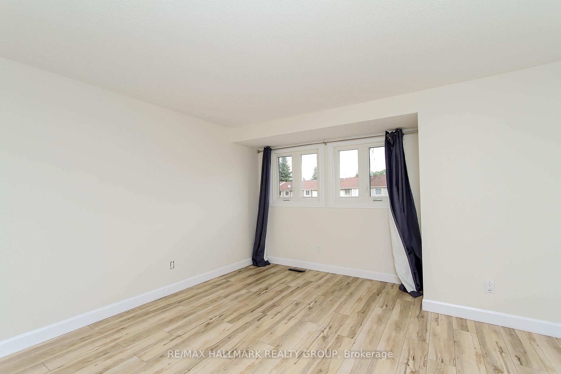 Photo 16 of 1800 Stonehenge Crescent, Ottawa, Pineview — HOMEH